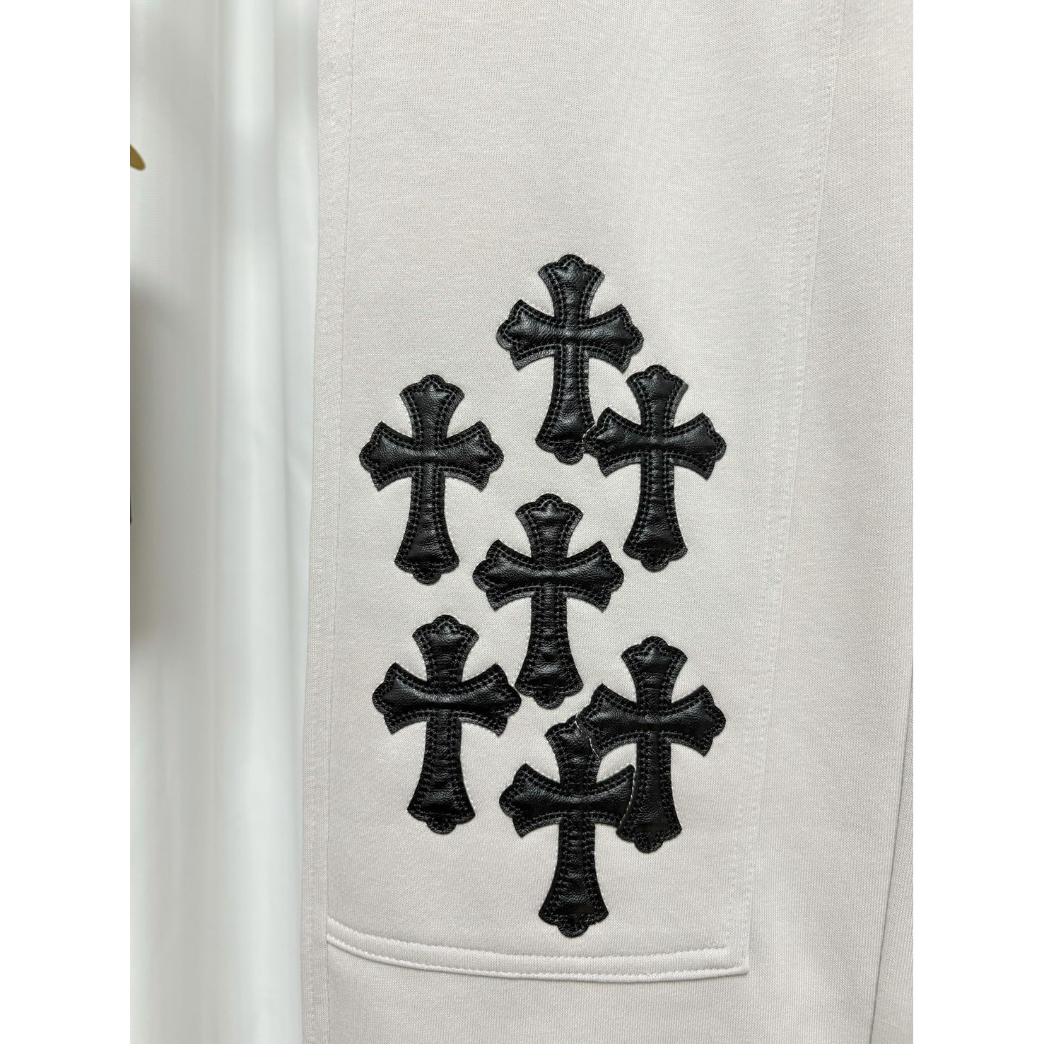 <p>&nbsp;Chrome Hearts&nbsp;休闲长裤</p>