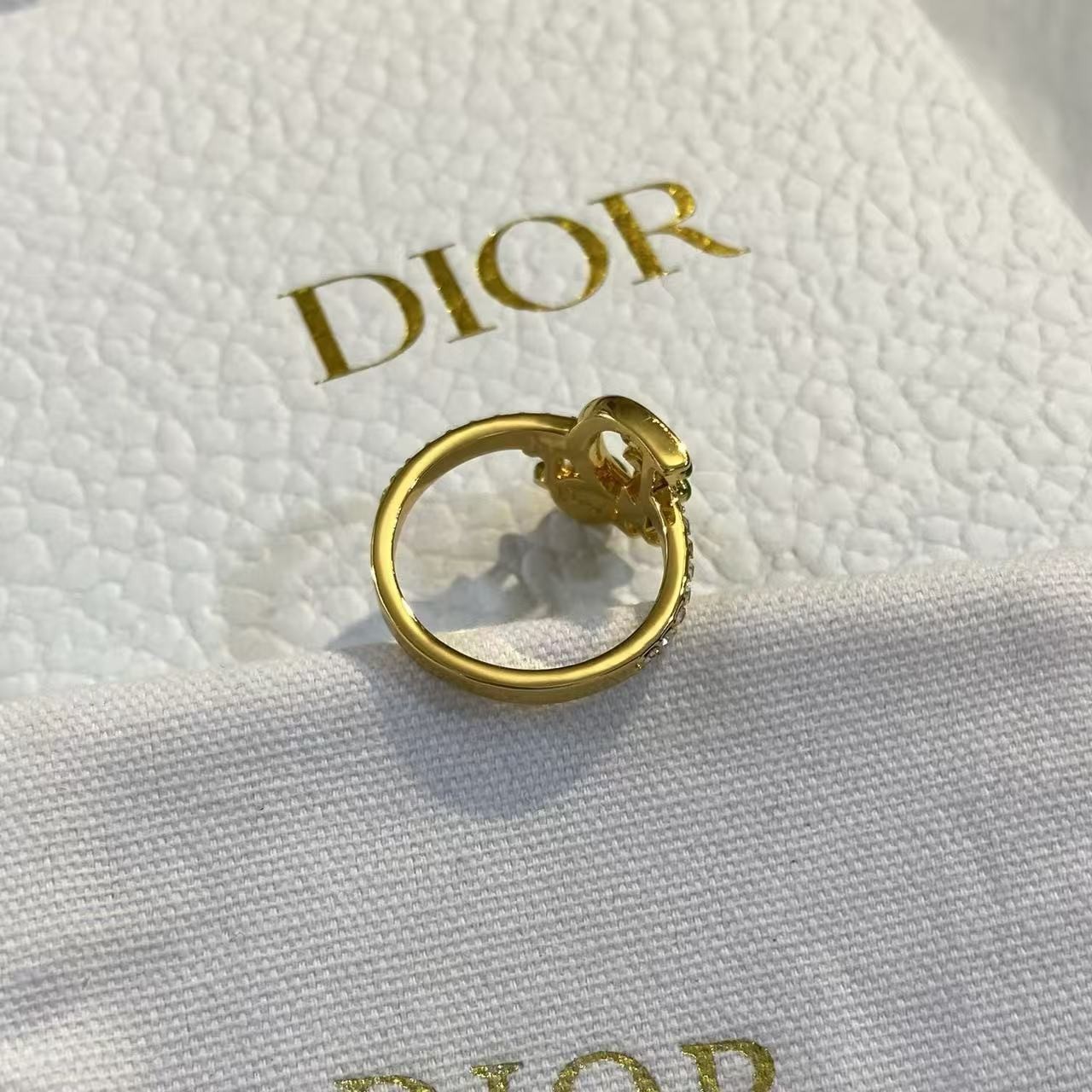 <p>DIOR 花卉字母大小珍珠戒指 6/7/8</p>