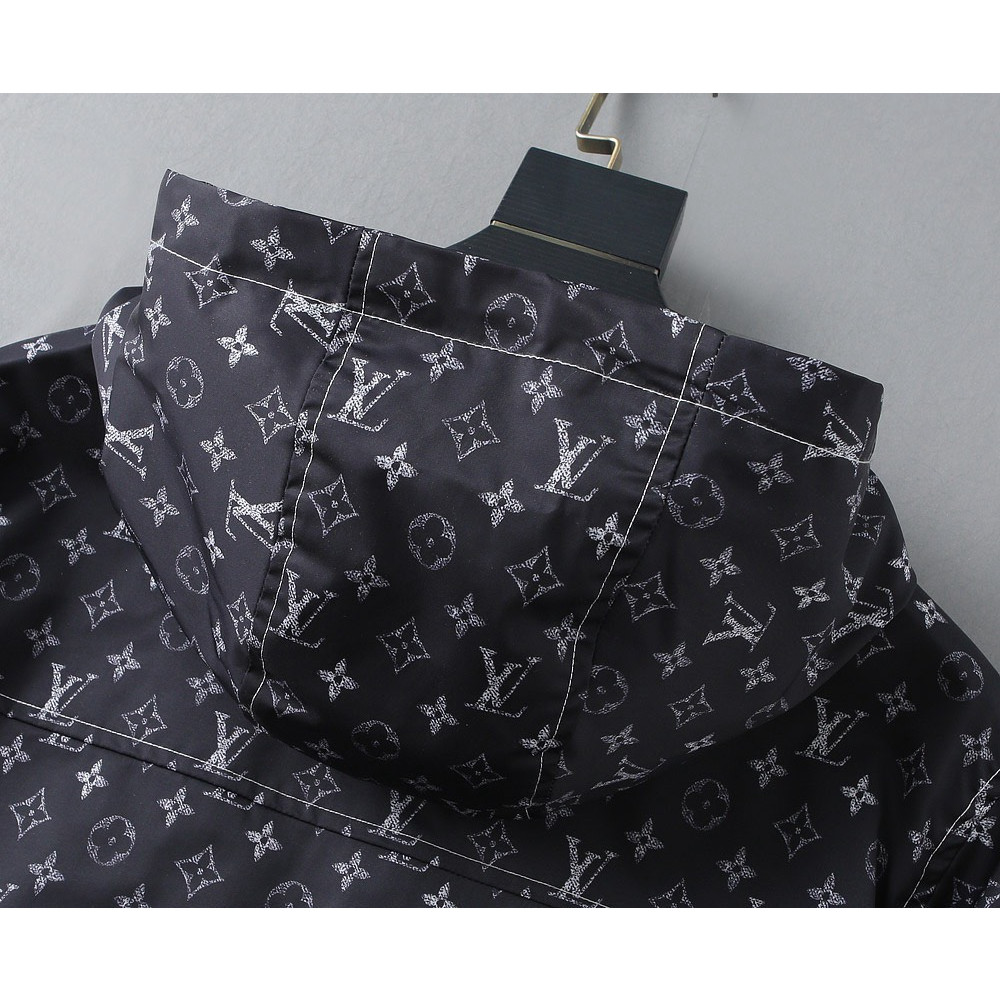 <p>LV 新款男士夹克外套</p>