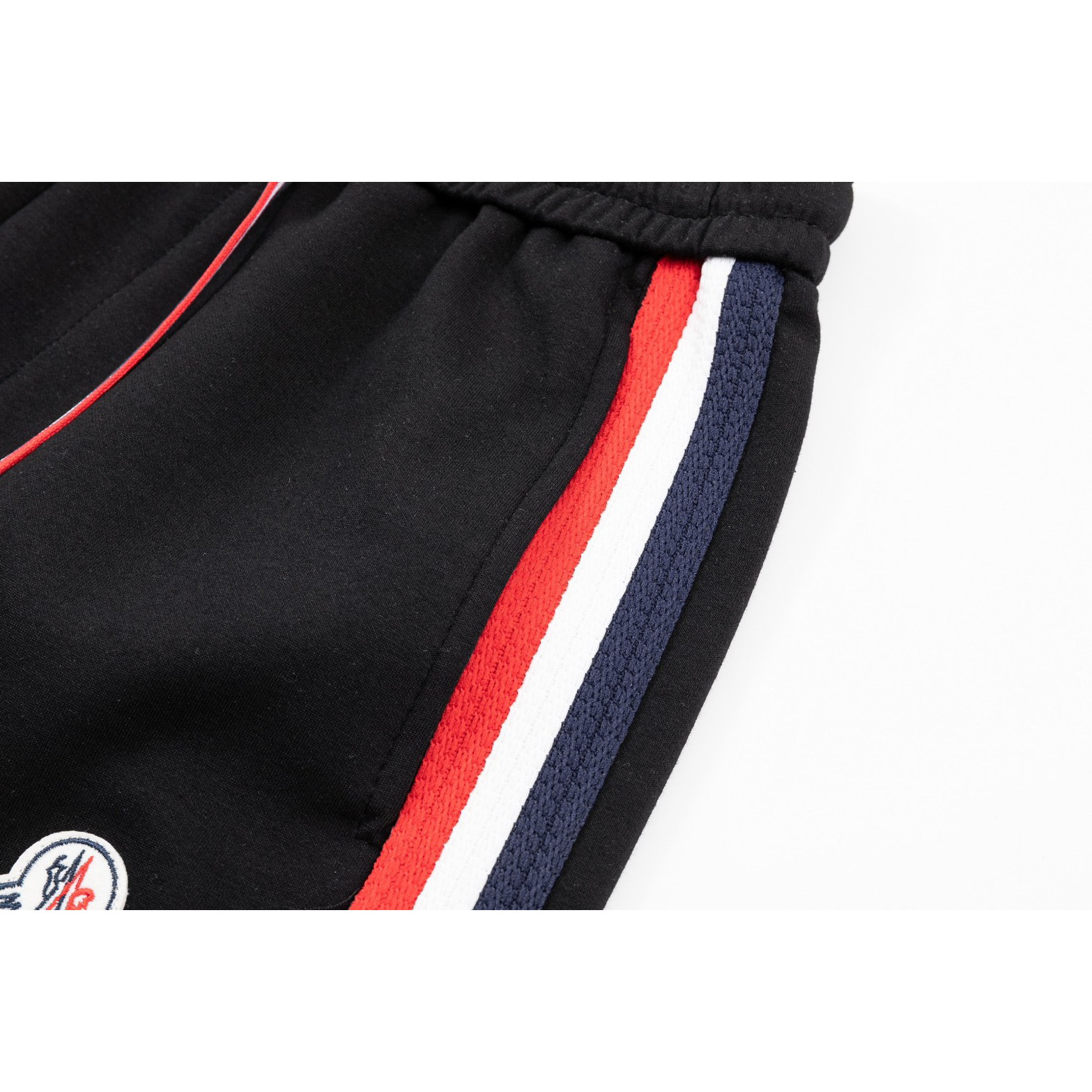 <p>MONCLER 休闲短裤(黑)</p>