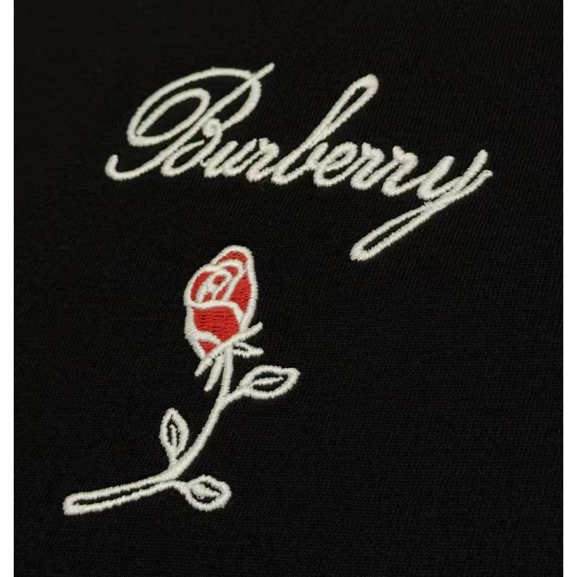<p>Burberry 长袖卫衣T恤(黑)</p>