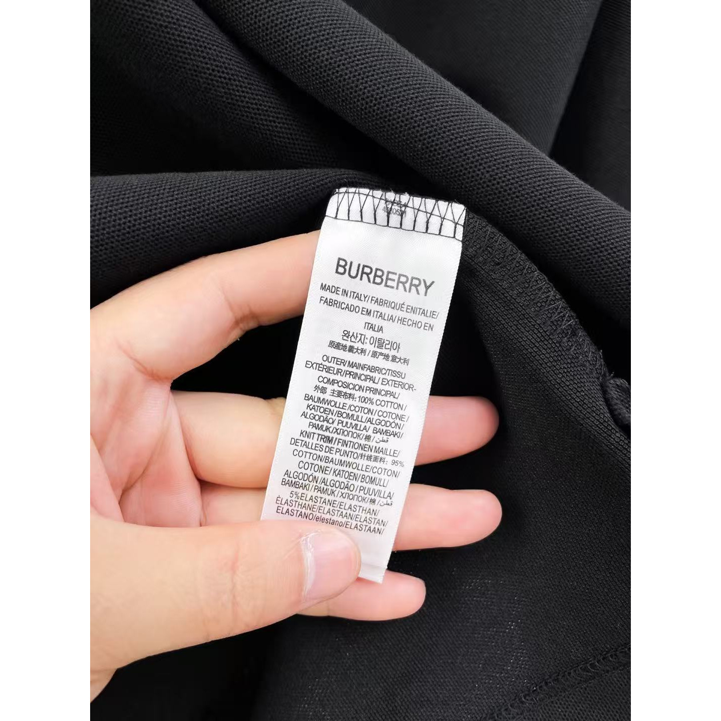 <p>BURBERRY 长袖Polo衫(黑)</p>