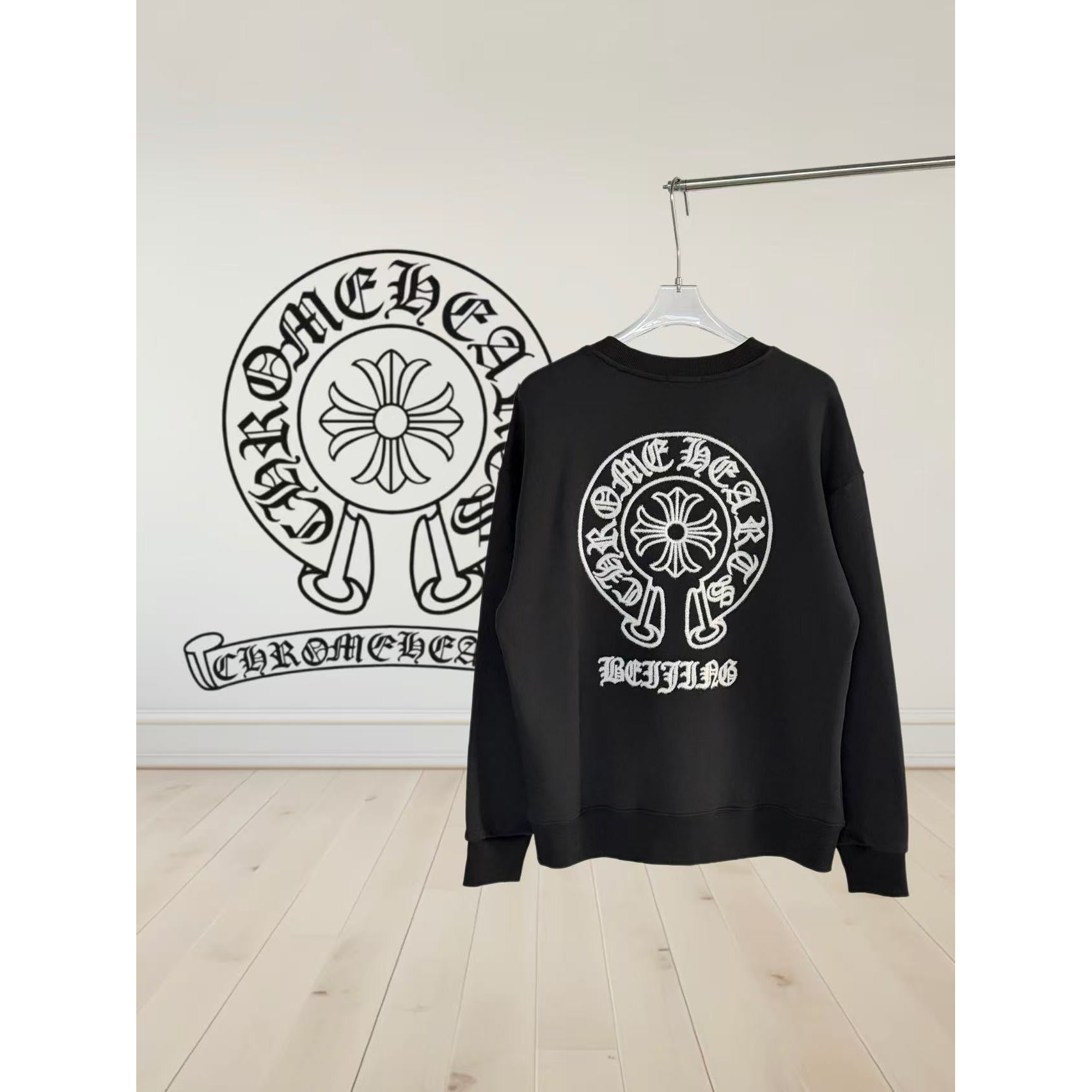 <p>CHROME HEARTS&nbsp;圆领卫衣(黑)</p>