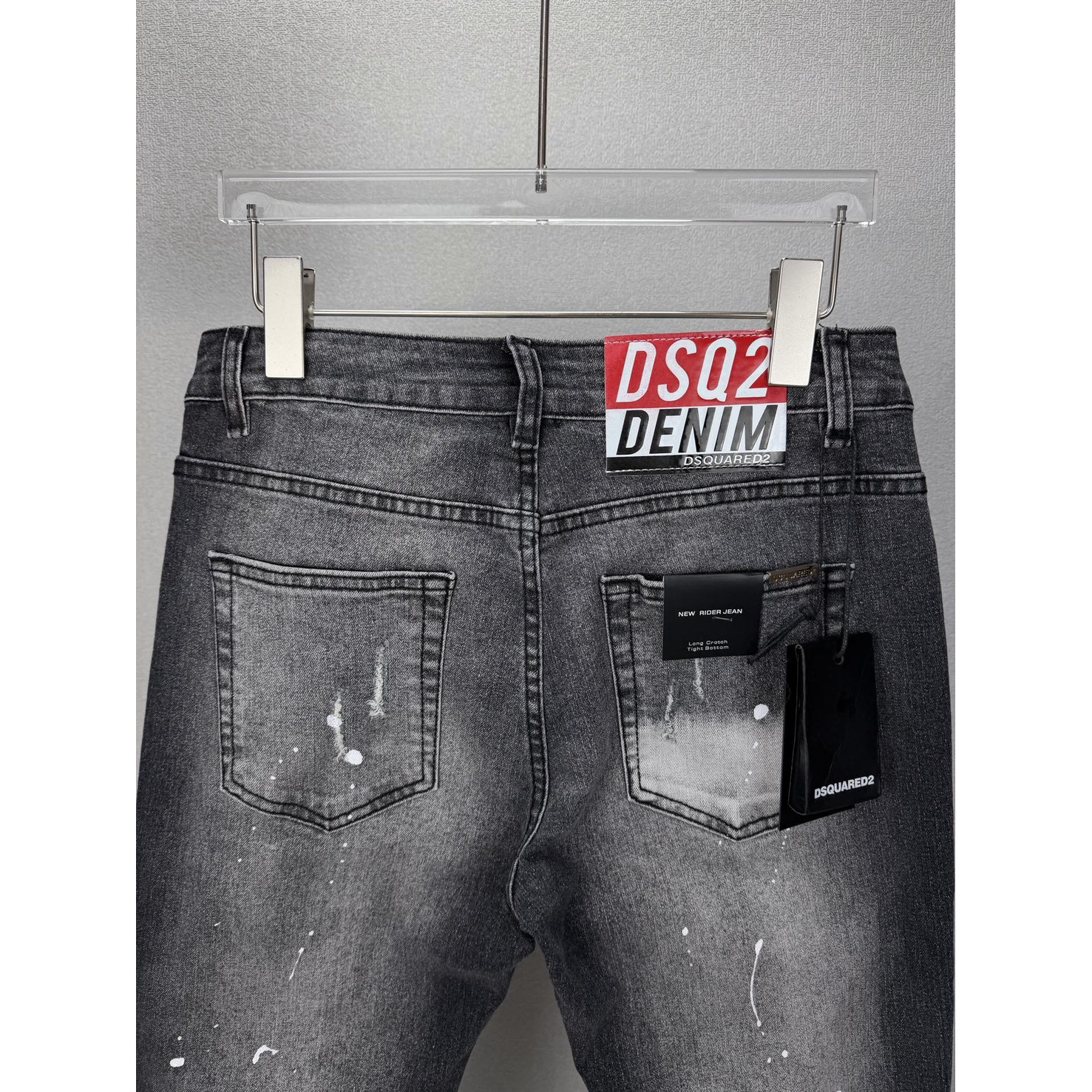 <p>DSQUARED2 字母印花情侣款水洗弹力牛仔裤&nbsp;</p>