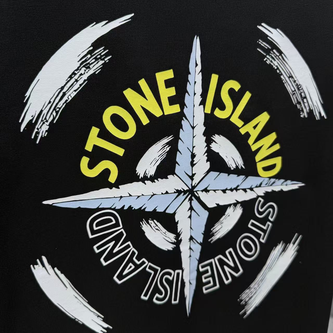 <p>Stone Island 短袖T恤(黑)</p>