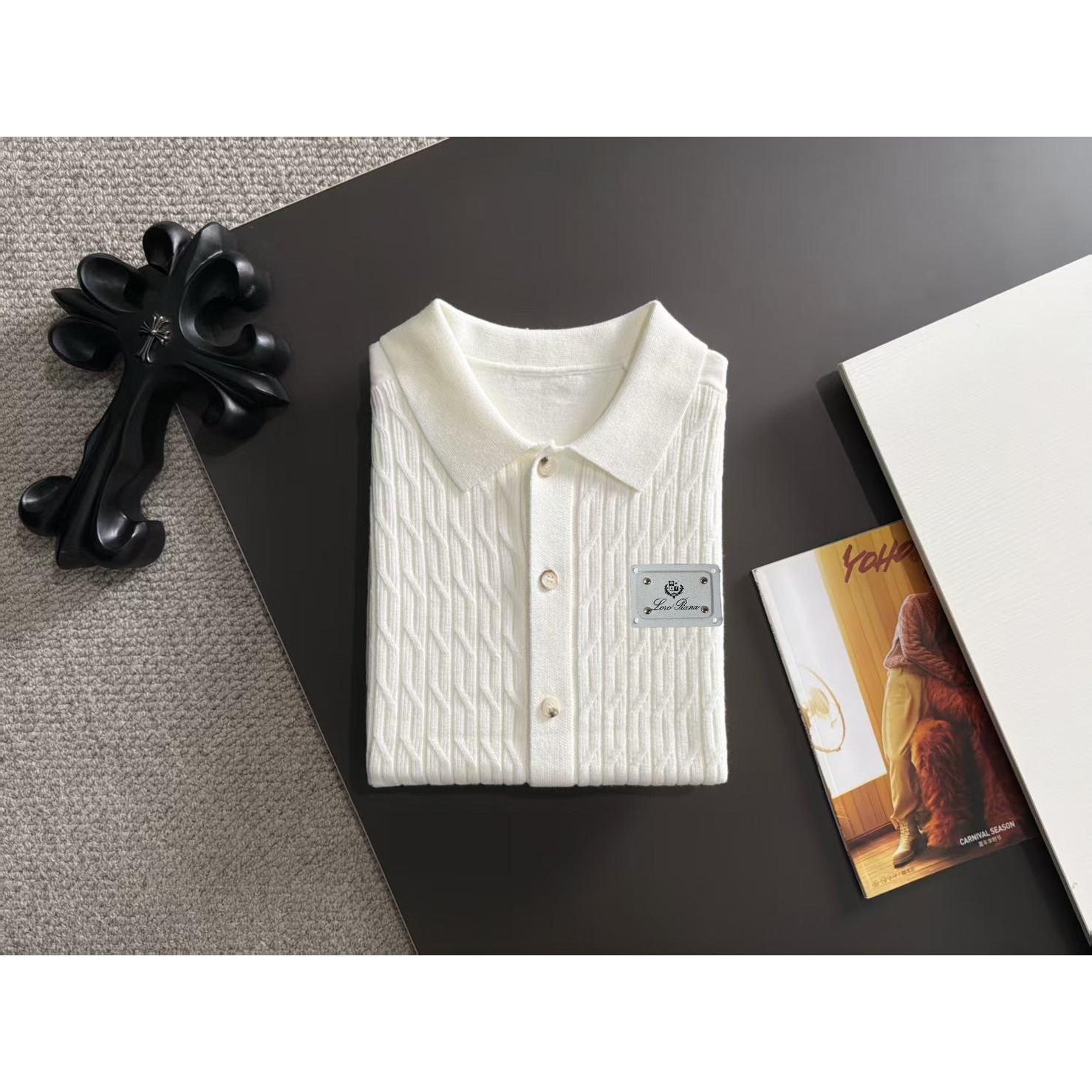 <p>Loro Piana 男士翻领针织外套(白)</p>