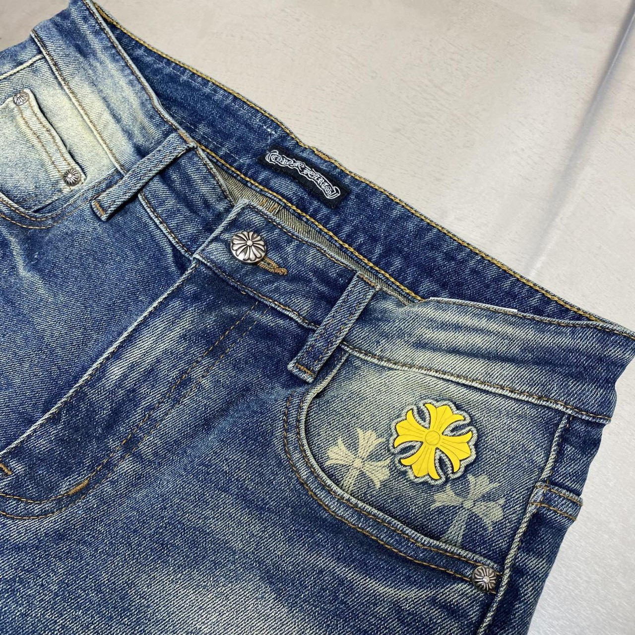 <p>CHROME HEARTS 丹宁水洗牛仔裤(6908)</p>