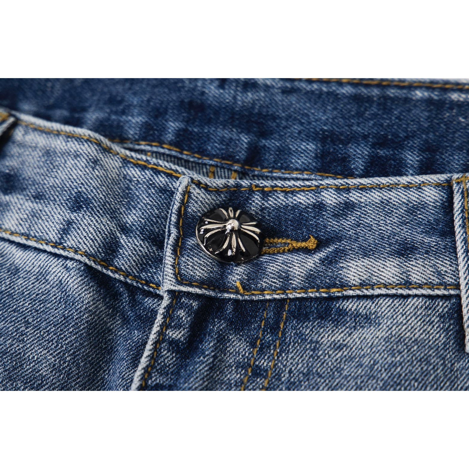 <p>CHROME HEARTS 蓝伐木白皮拼皮牛仔裤(1741#)</p>