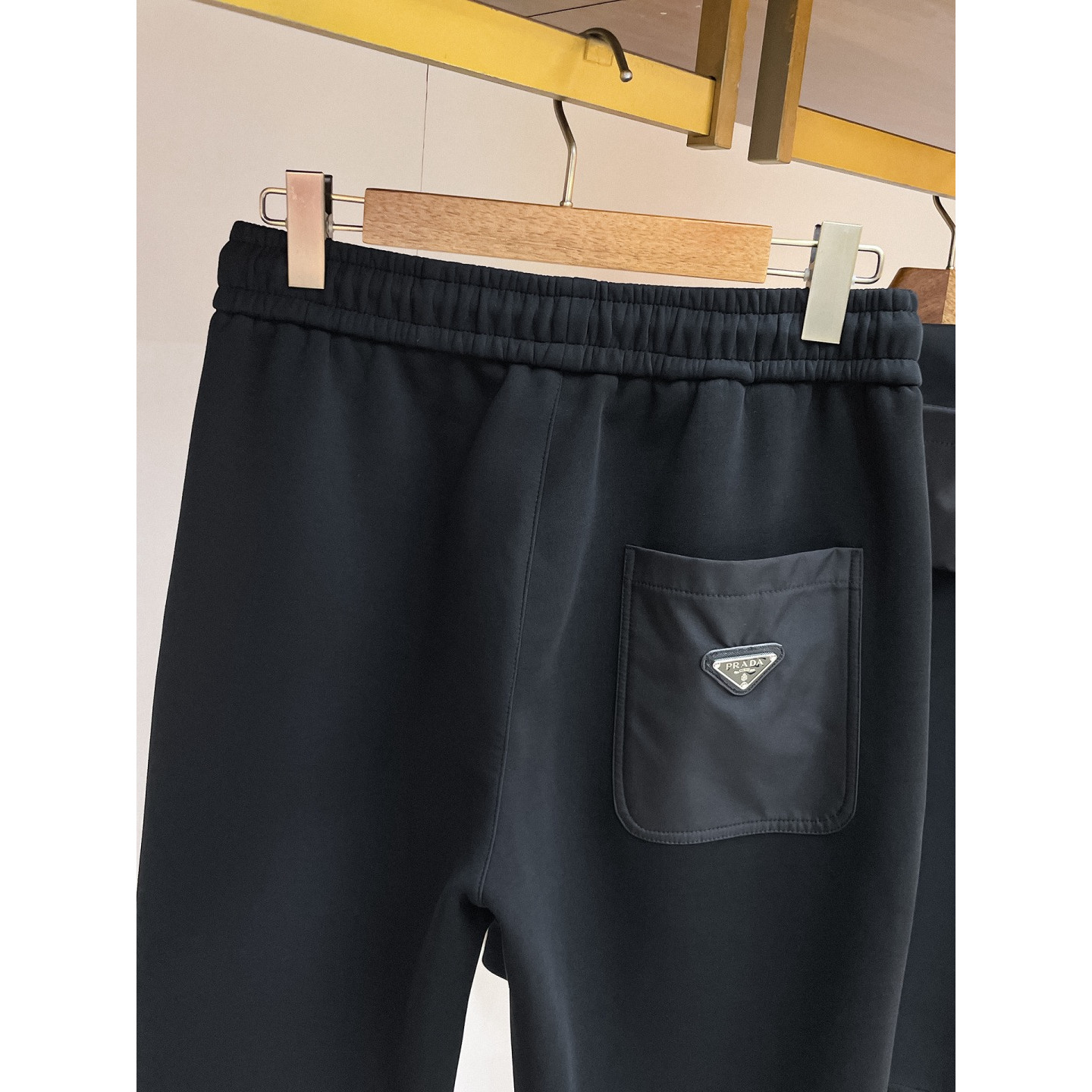 <p>PRADA&nbsp;套装(黑)</p>