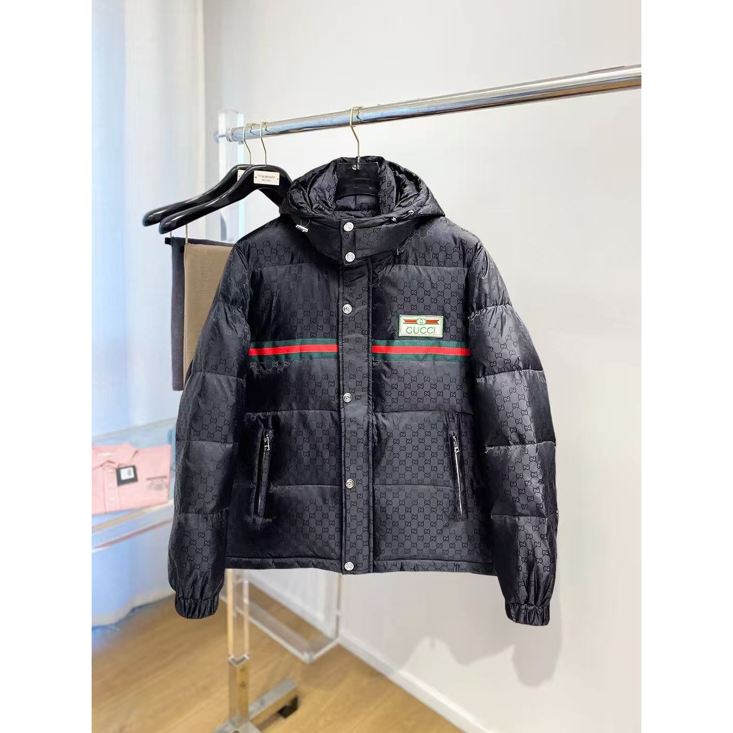 <p>GUCCI 秋冬新款羽绒服(黑)</p>