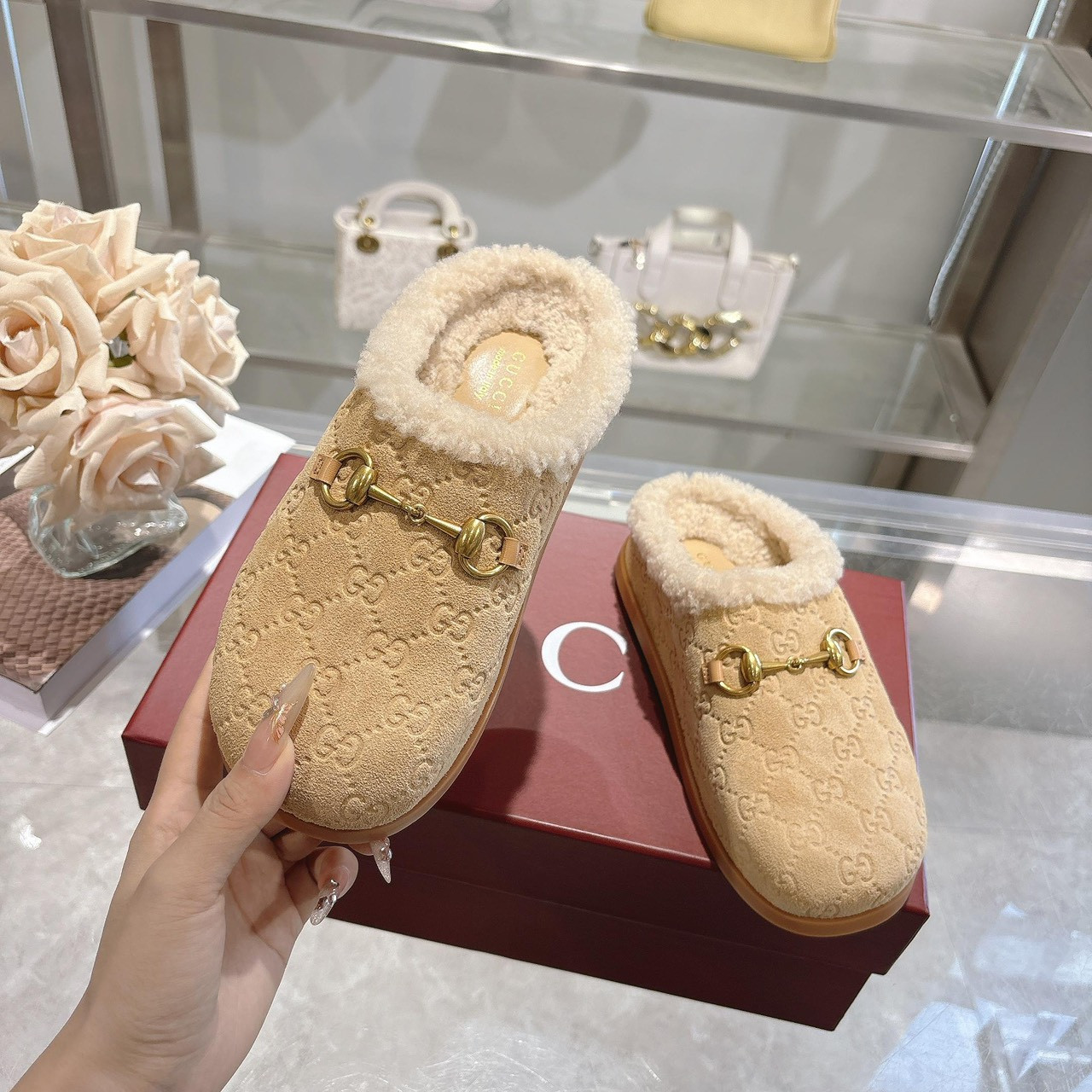 <p>GUCCI 穆勒羊毛拖鞋</p>