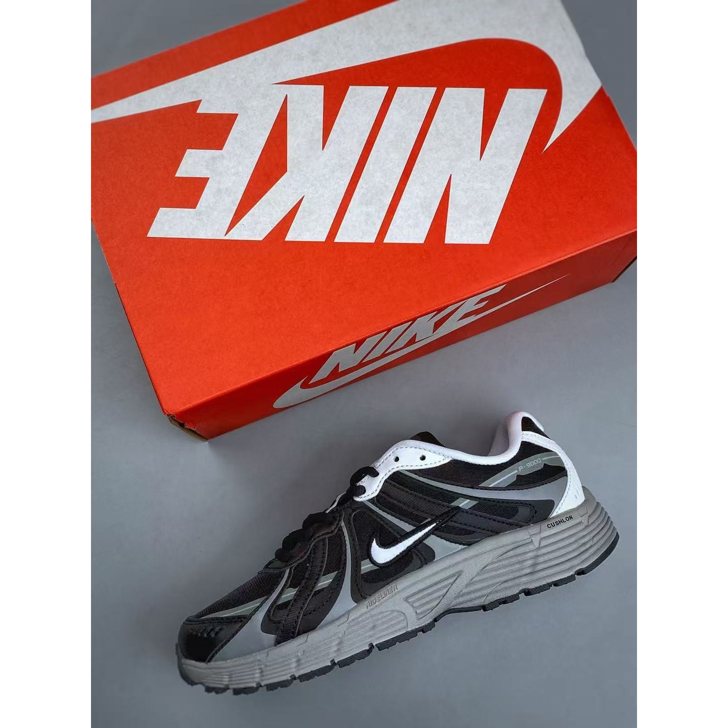 <p>Nike P-9000 休闲跑步鞋(黑)&nbsp;</p>