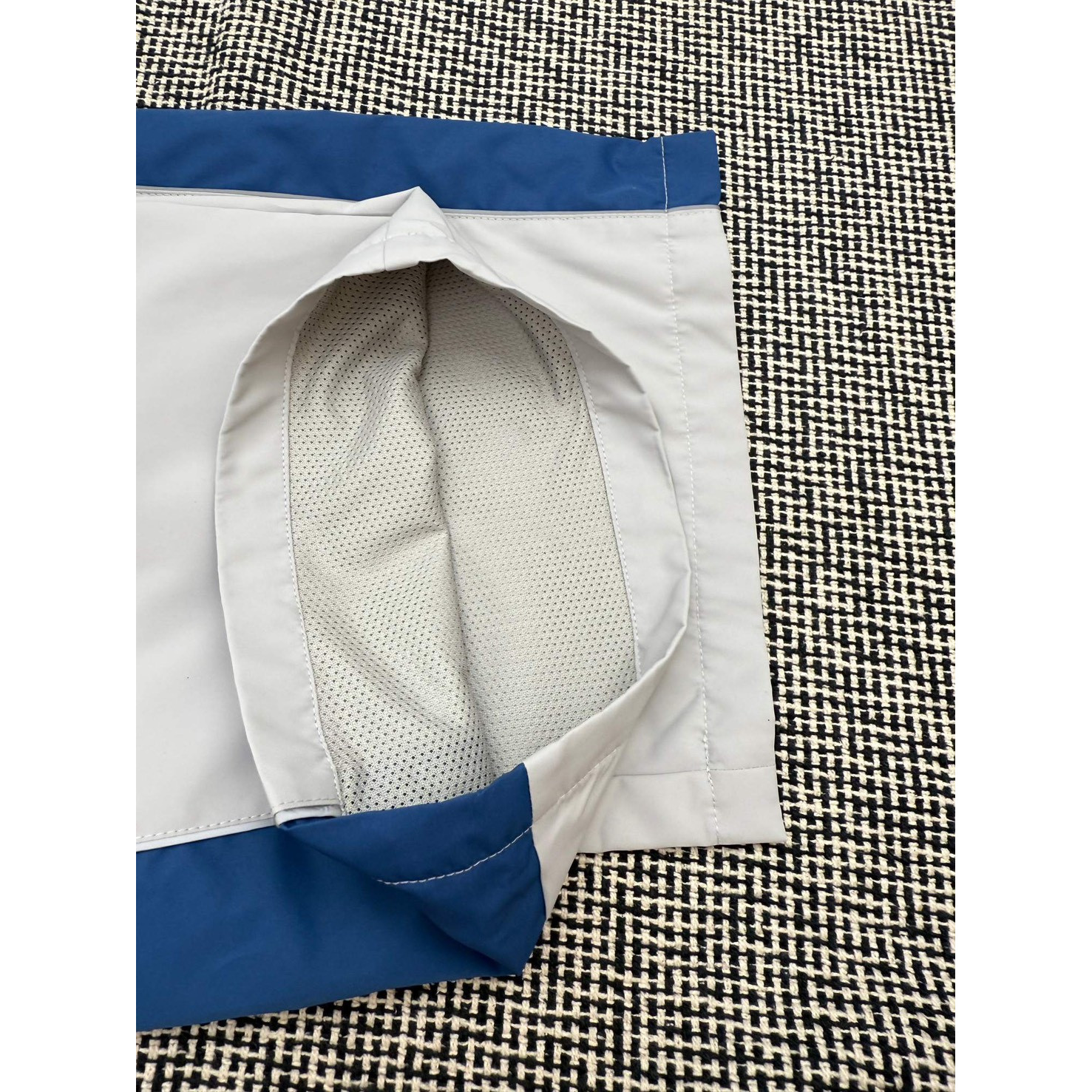 <p>Balenciaga 环圈字母刺绣撞色运动长裤(白)</p>