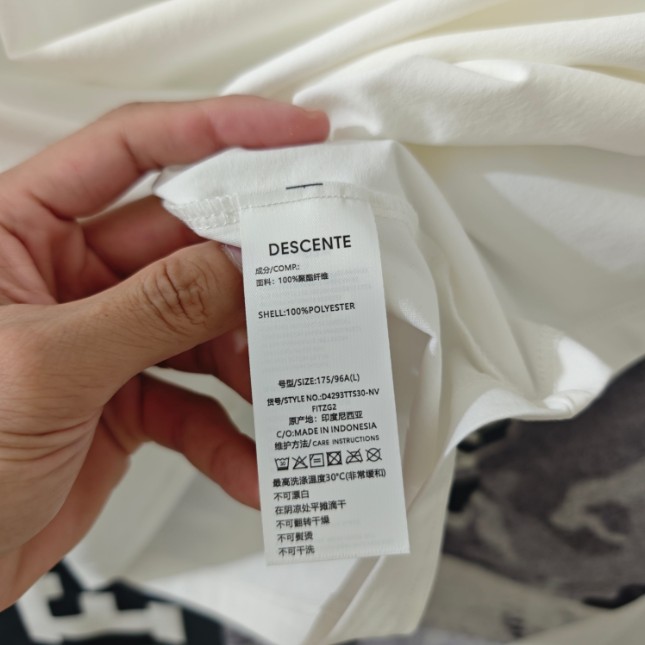 <p>DESCENTE 速乾短袖T恤(白)</p>