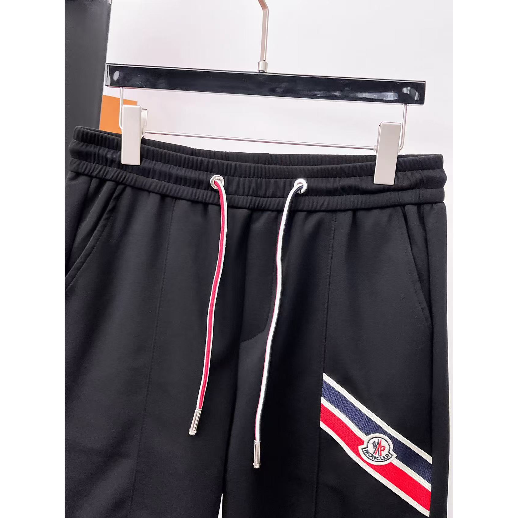 <p>MONCLER 专柜新款休闲短裤(黑)</p>