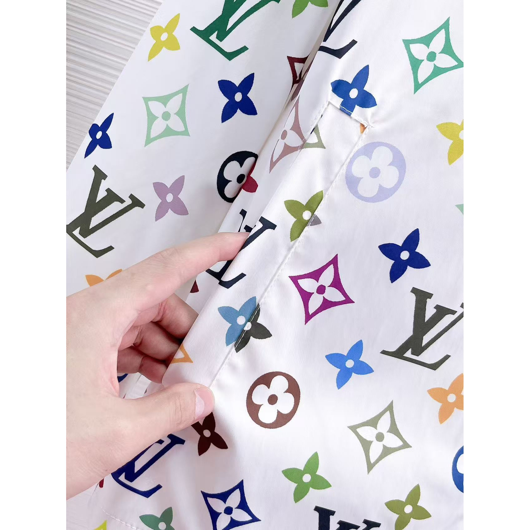 <p>LV 夏季防晒衣短裤套装(811151)</p>