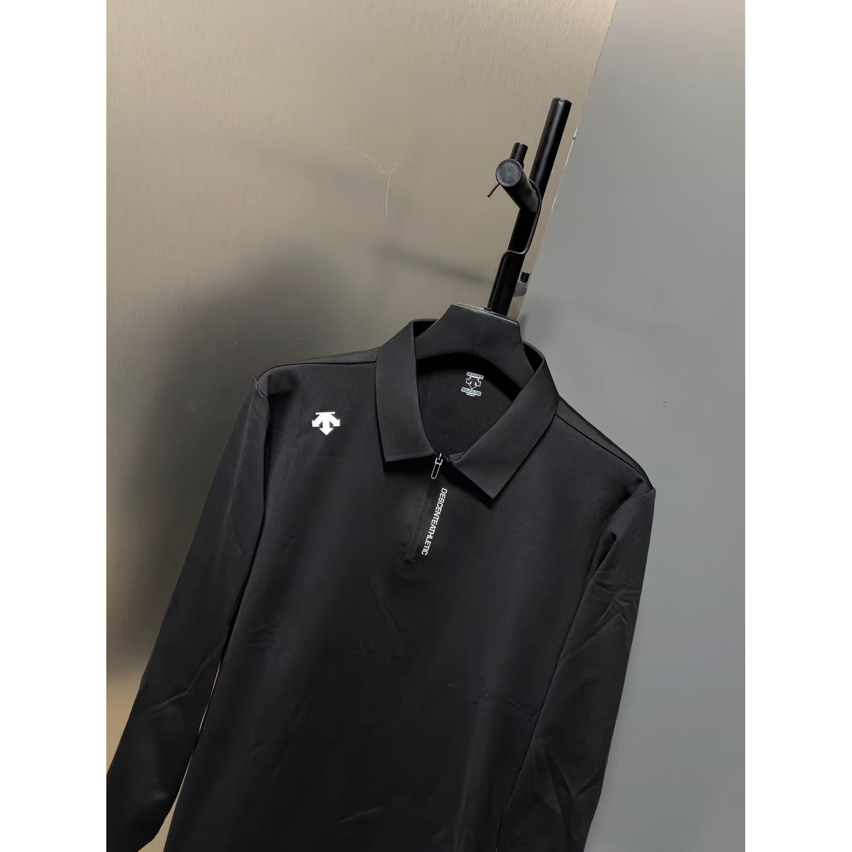 <p>Descente 半拉连长袖打底(黑)</p>