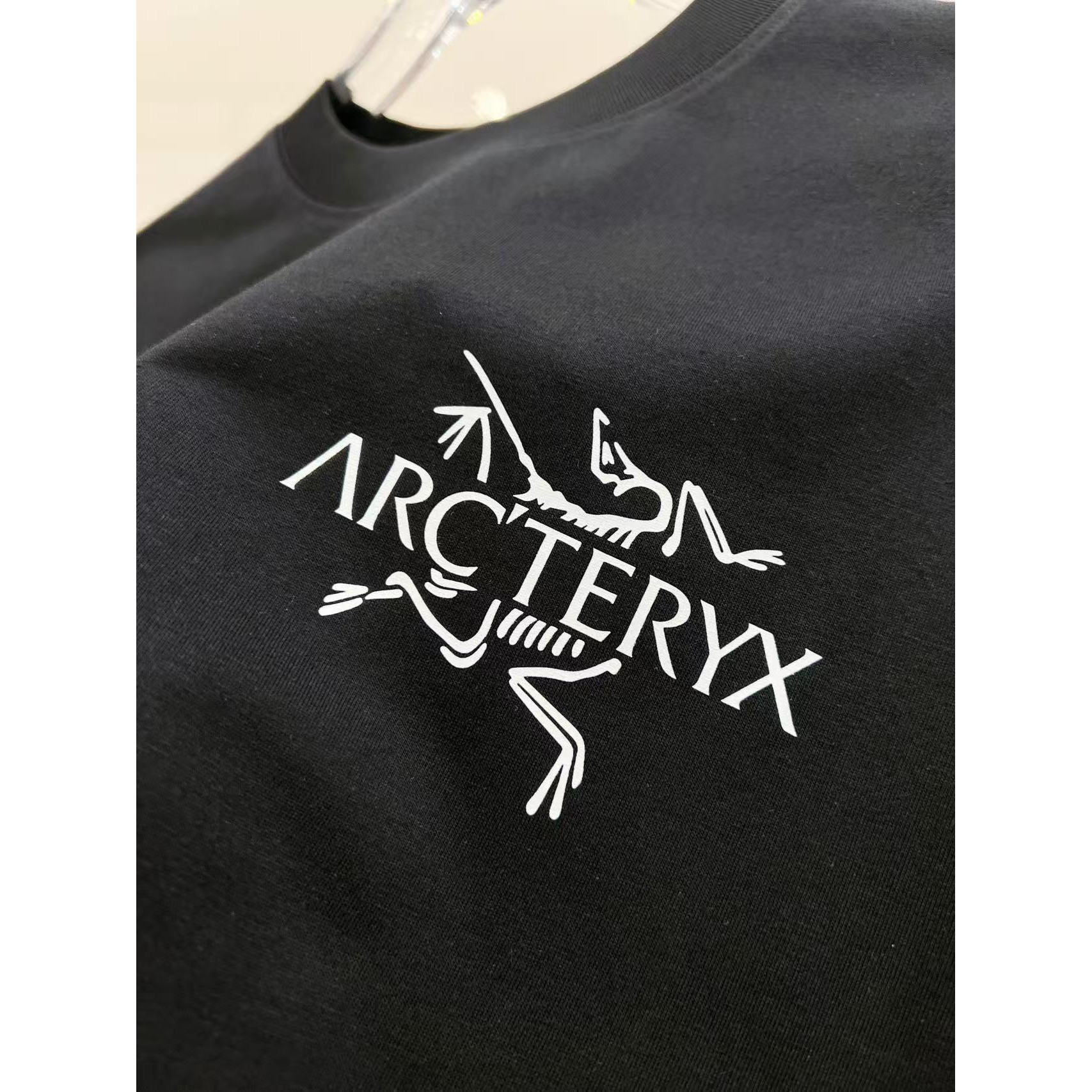 <p>Arc'teryx&nbsp;短袖圆领T恤(黑)</p>