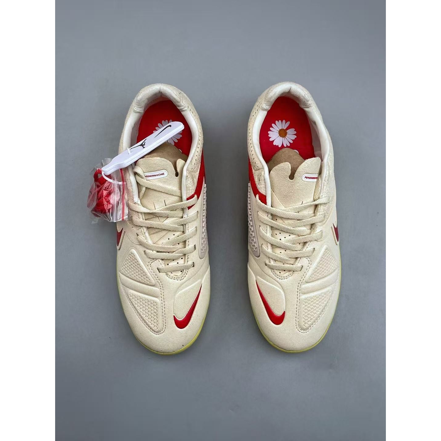 <p>Nike &nbsp;&times; PEACEMINUSONE &times; 韩国队 Cryoshot&nbsp; 足球鞋&nbsp;</p>