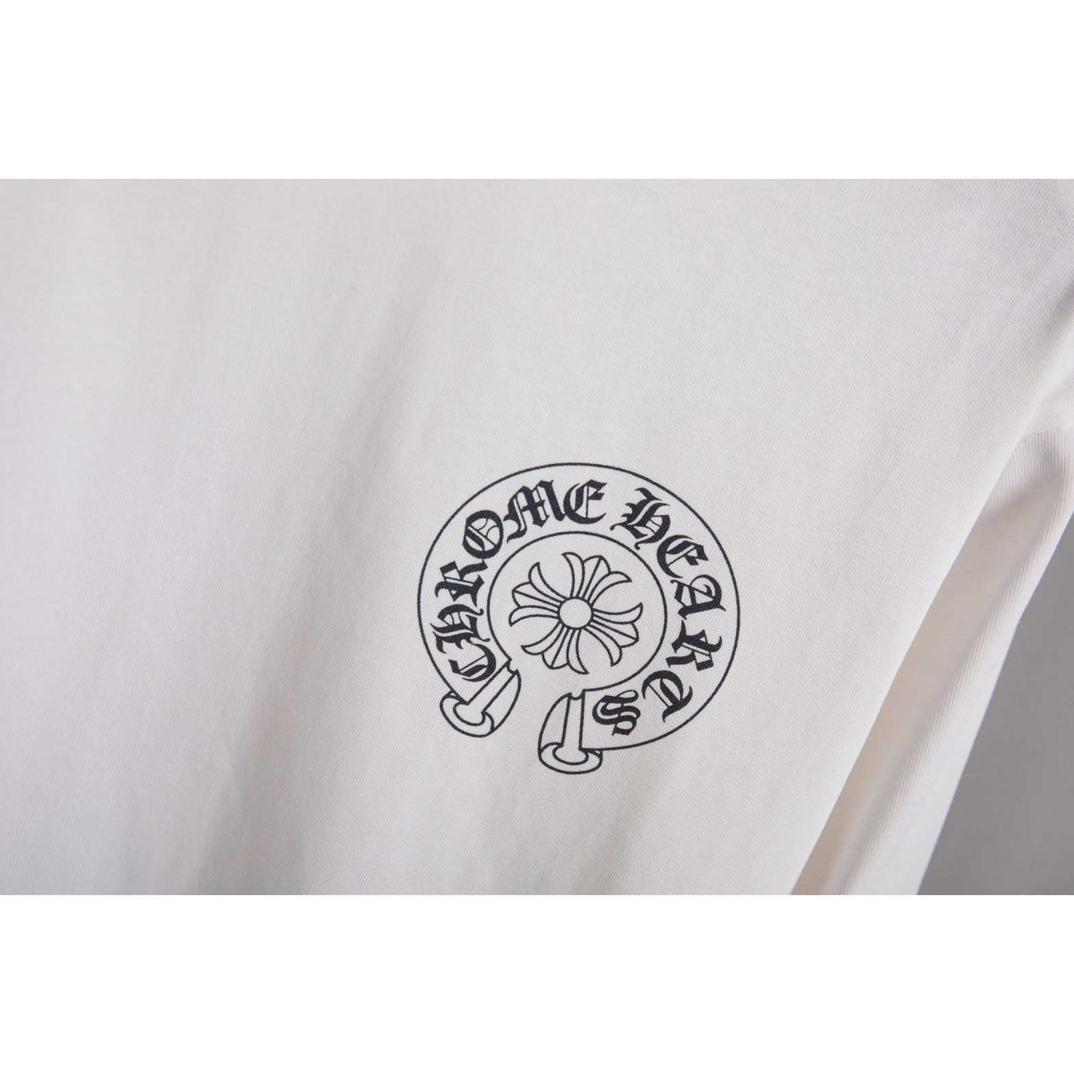 <p>CHROME HEARTS 国旗印花圆领长袖<br />
(PJ0251)(白色)</p>