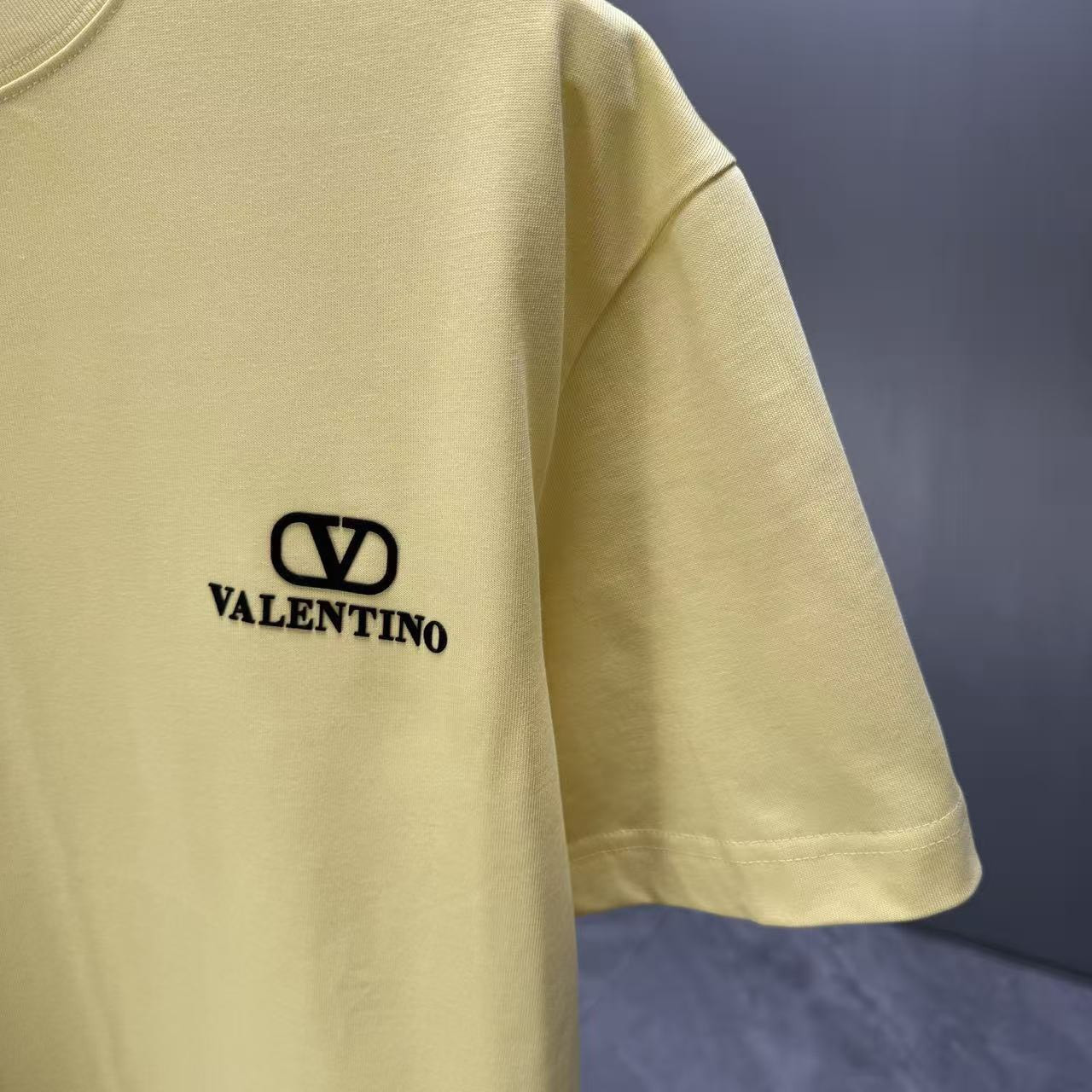 <p>VALENTION 短袖T恤(黃)</p>