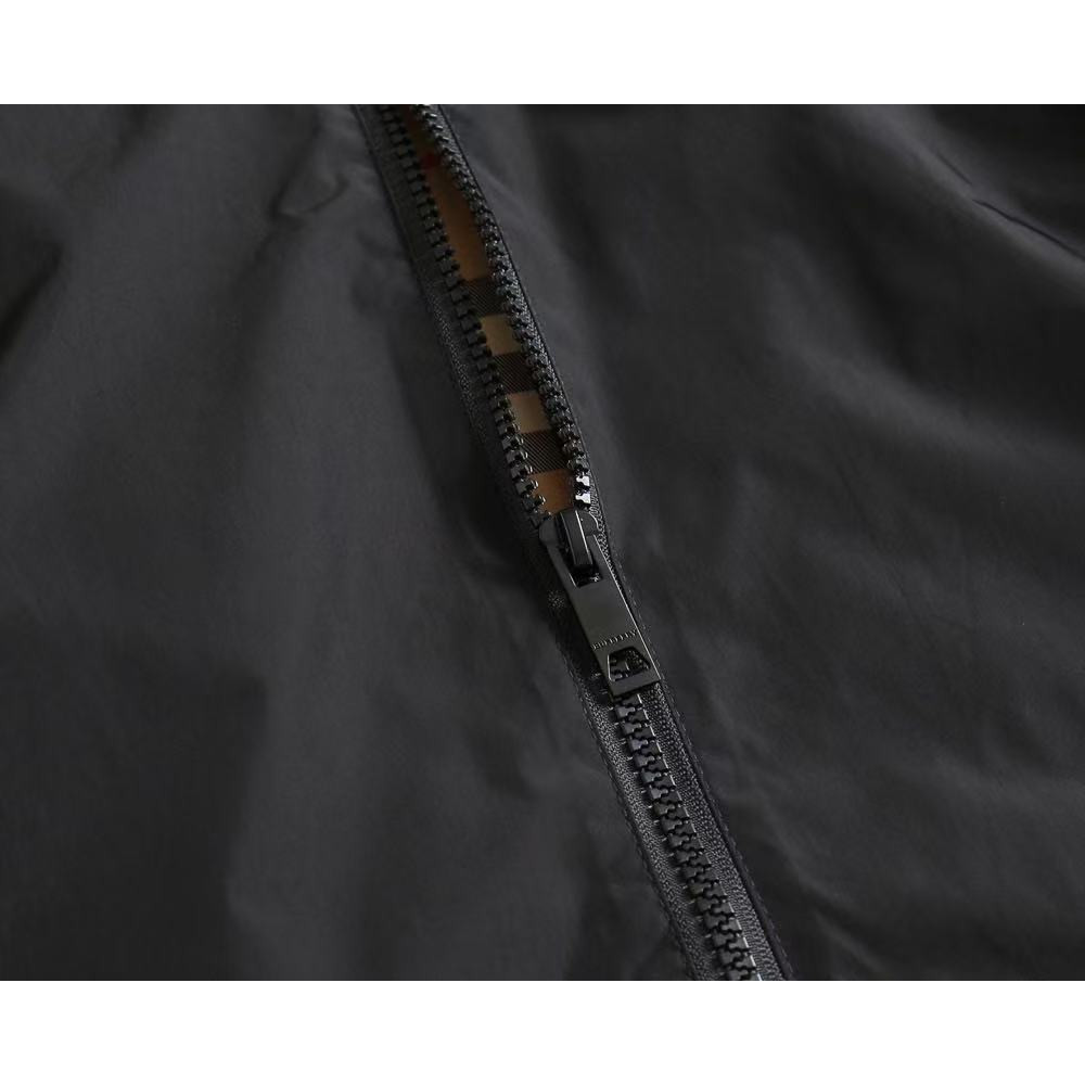 <p>BURBERRY&nbsp;男士夹克外套(黑)</p>