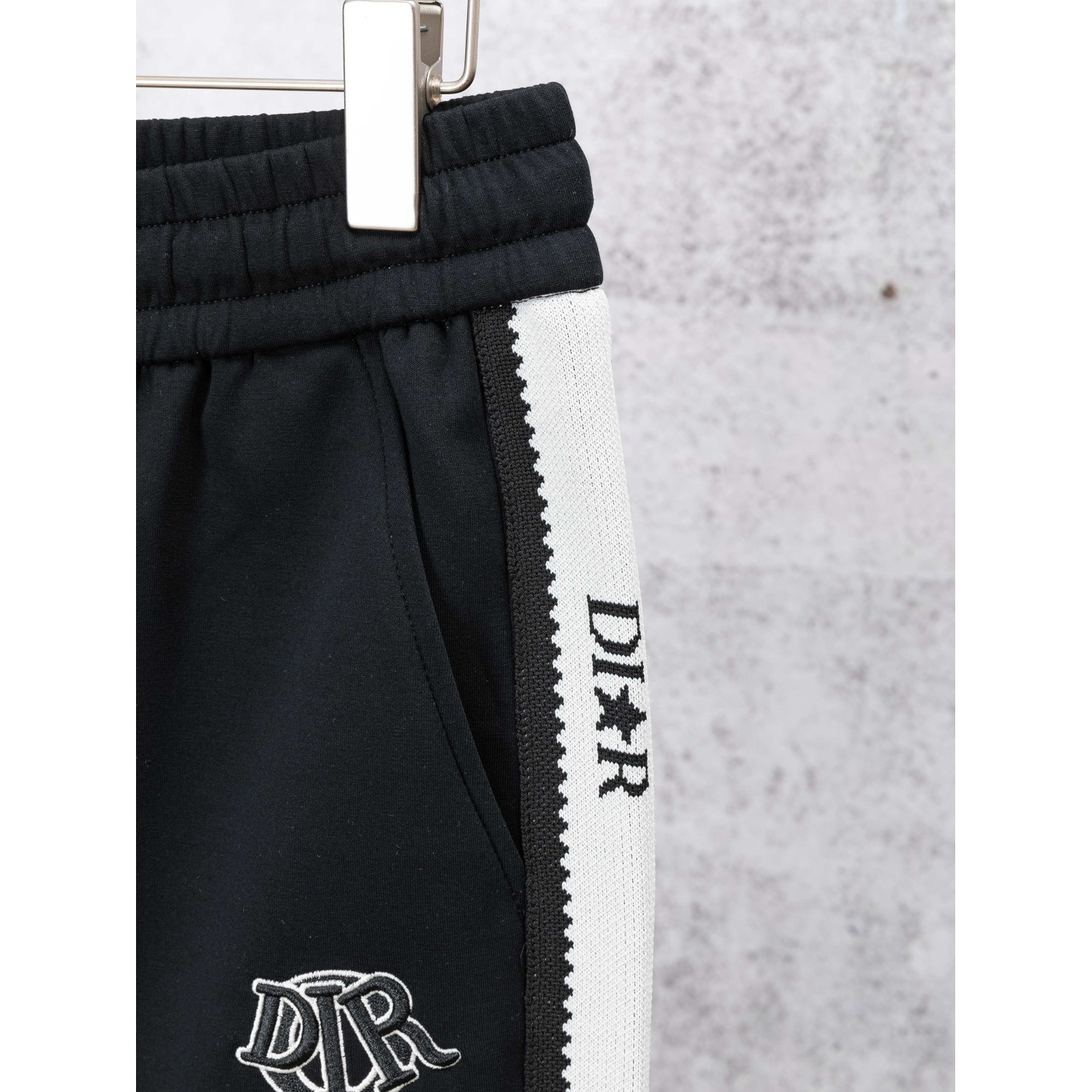 <p>Dior 直筒休閒褲(黑色)</p>