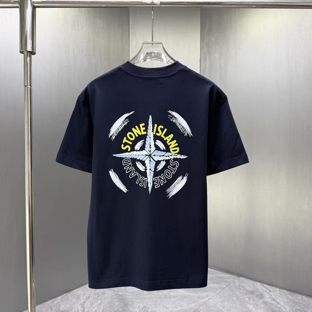 <p>Stone Island 短袖T恤(深藍)</p>