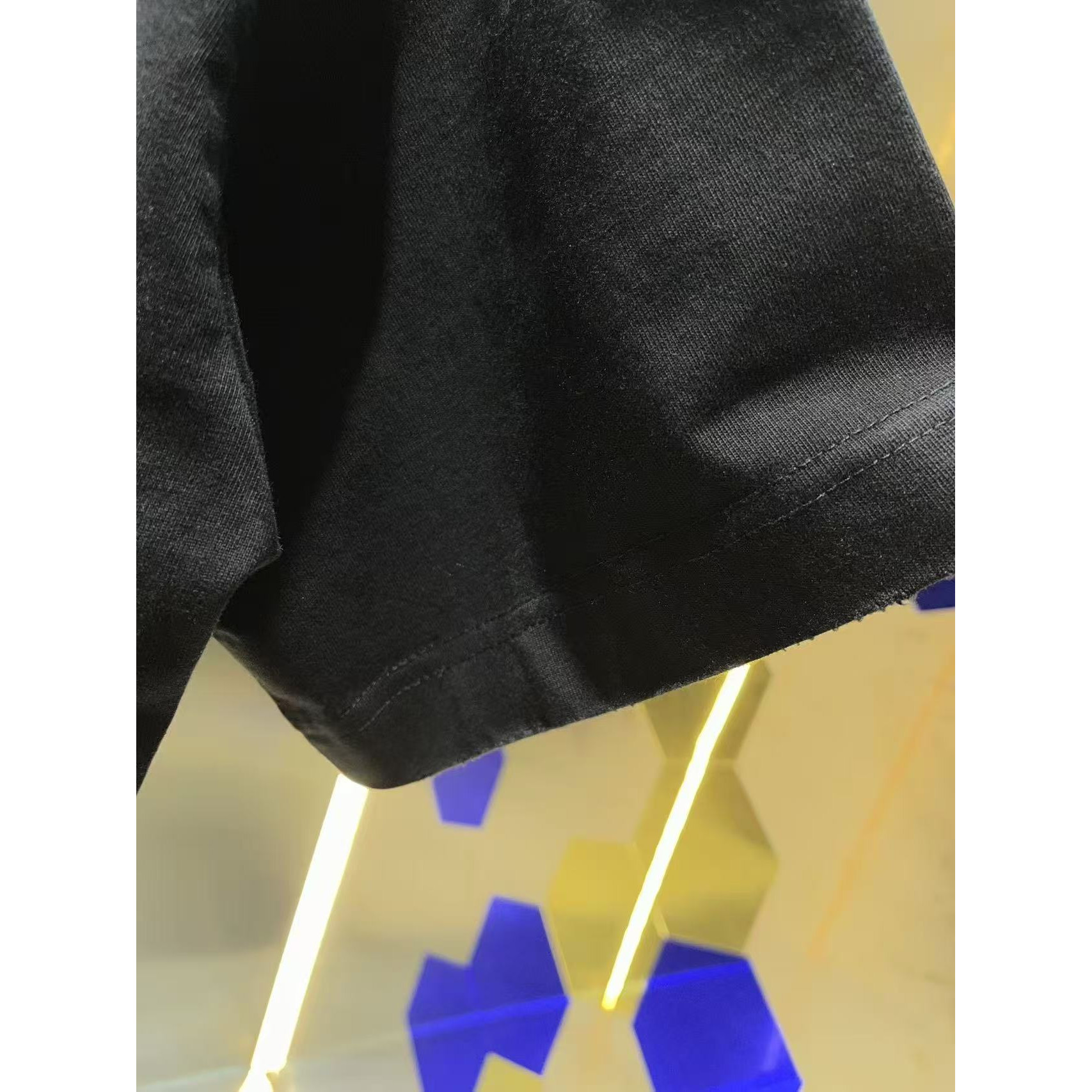 <p>Balenciaga 洗水磨破短袖T恤(洗水黑)</p>