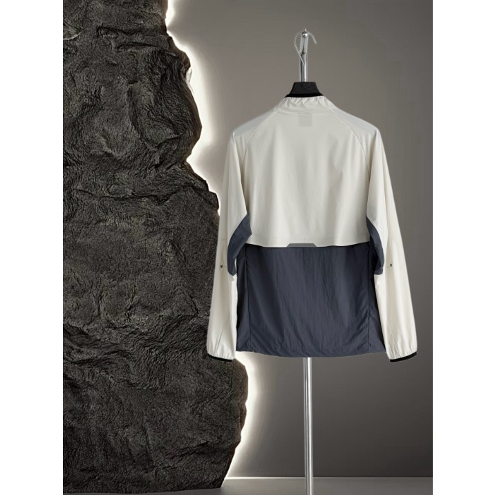 <p>On Weather Jacket Insulated 輕量外套</p>