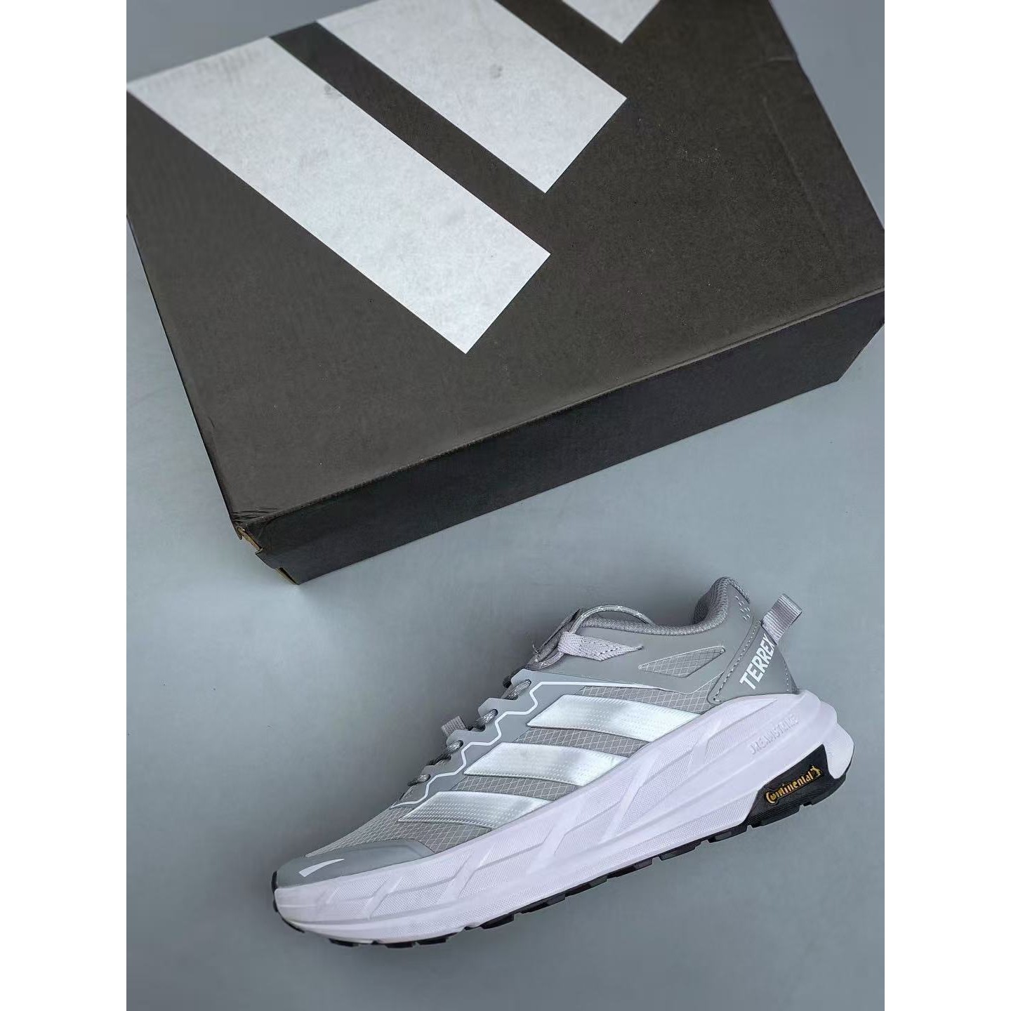 <p>Adidas Terrex Freehiker LT 运动跑步鞋(灰)</p>