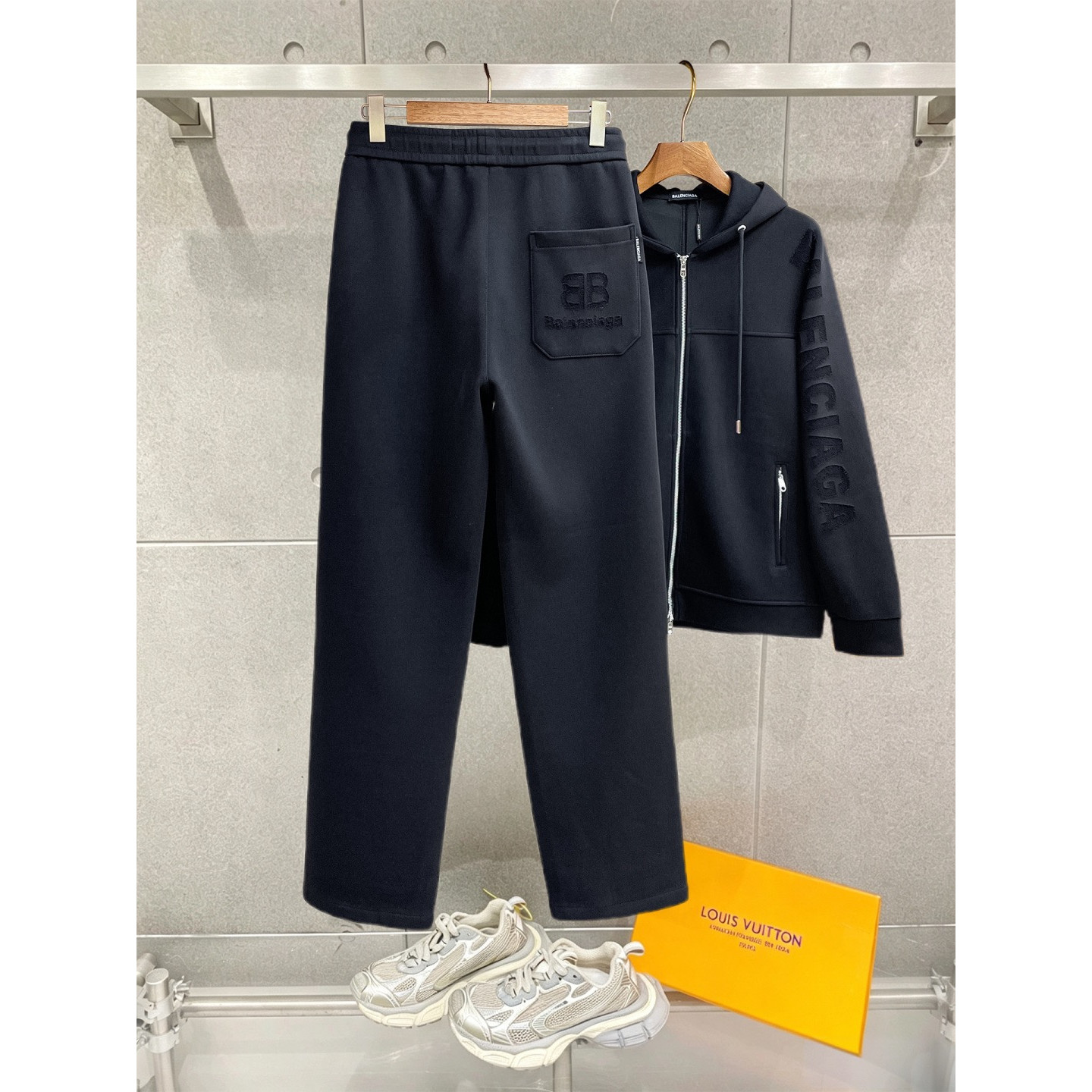 <p>Balenciaga&nbsp;套裝(黑)</p>