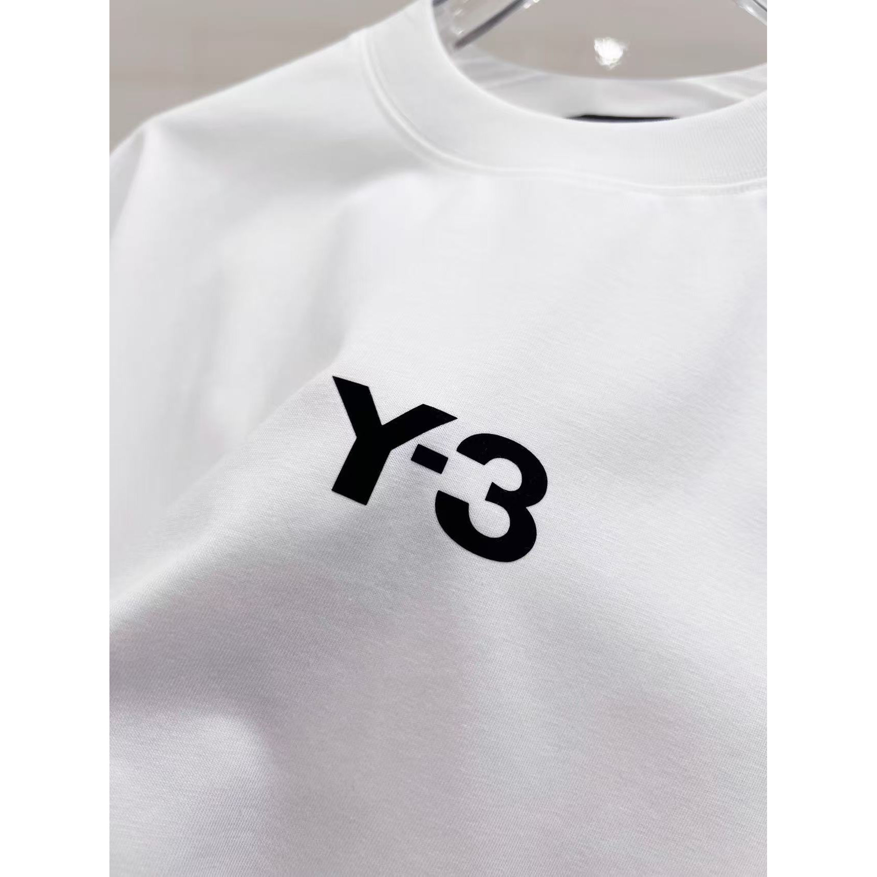 <p>Y-3 短袖圆领T恤(白)</p>