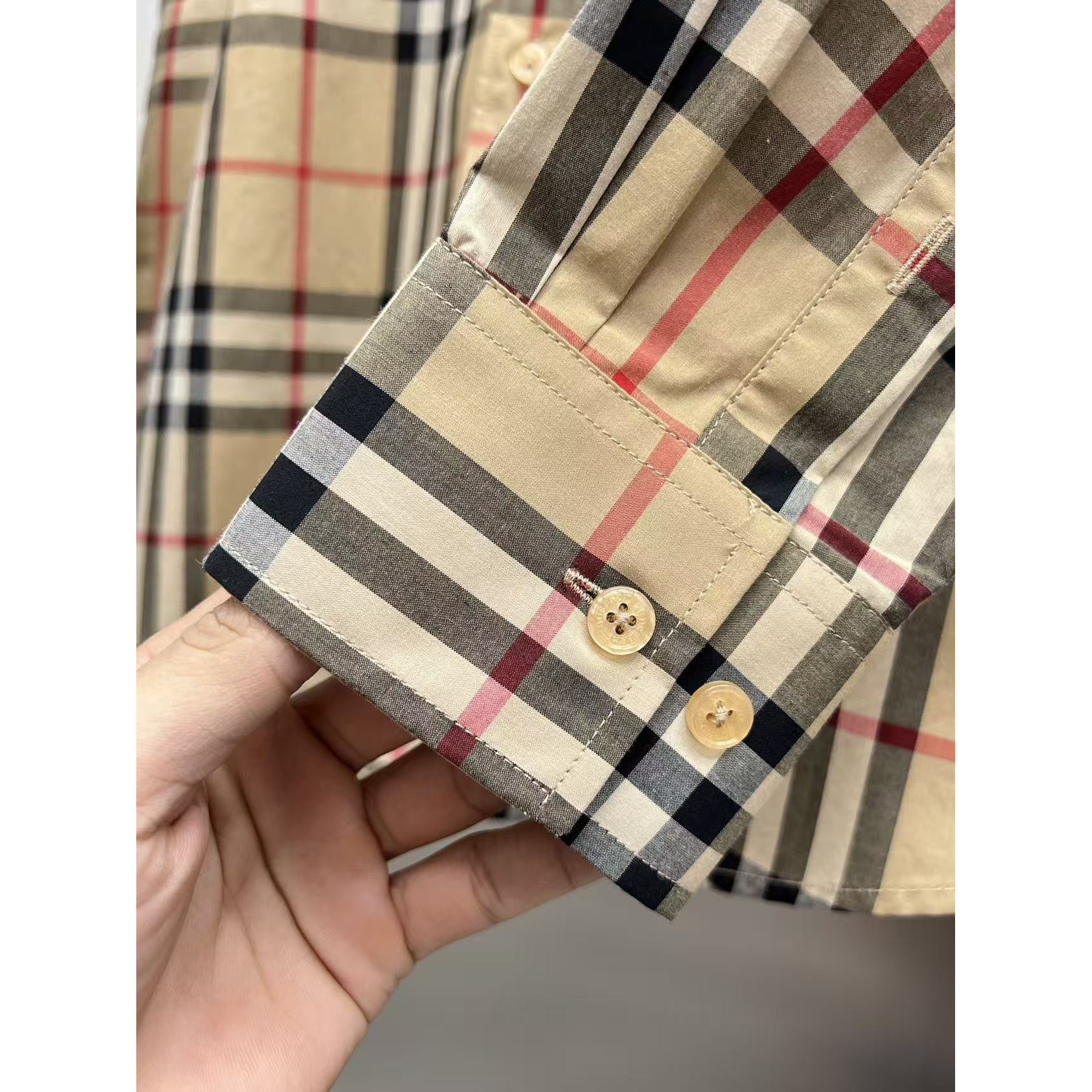 <p>Burberry 长袖衬衫(783233)</p>