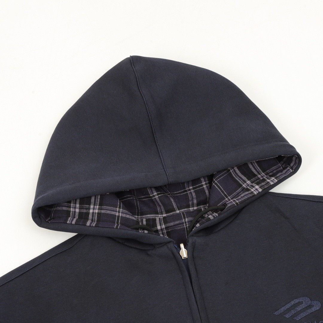 <p>Balenciaga 格纹贴布字母拉链外套</p>
