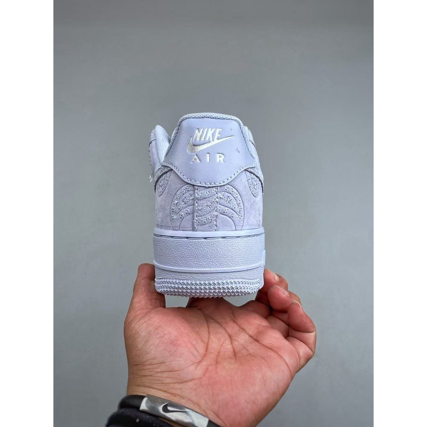 <p>NIKE AIR FORCE 1 '07 LV8 (白)</p>
