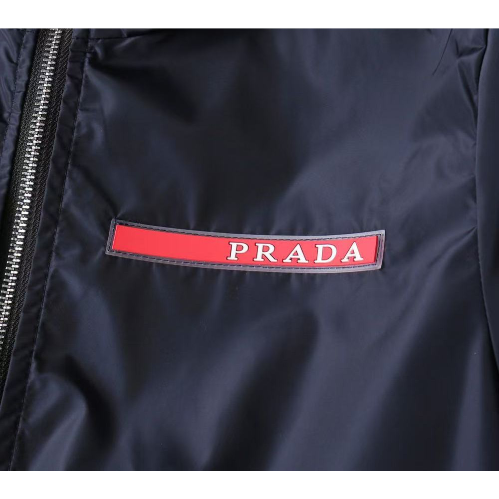 <p>PRADA 男士夹克外套(藏青)</p>