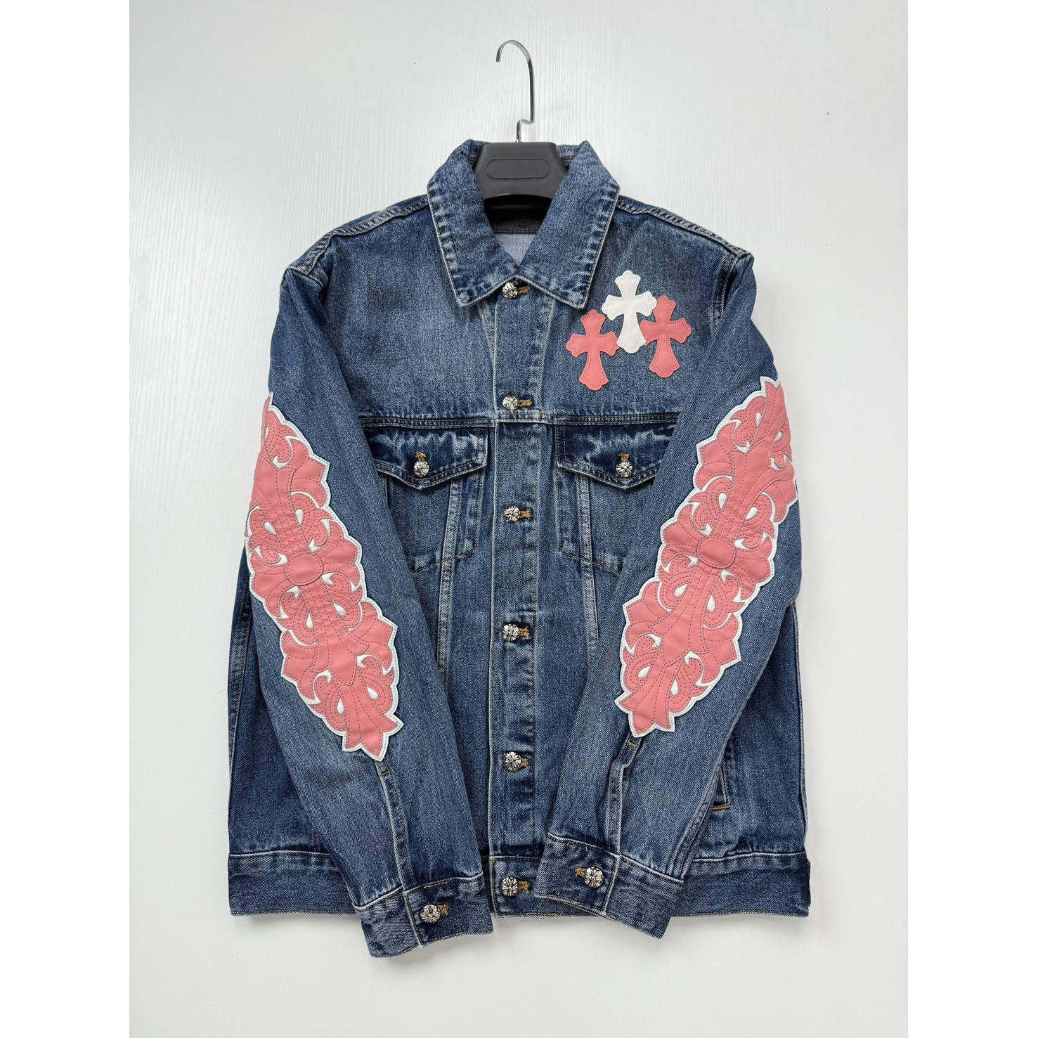 <p>CHROME HEARTS 三十字架牛仔外套</p>