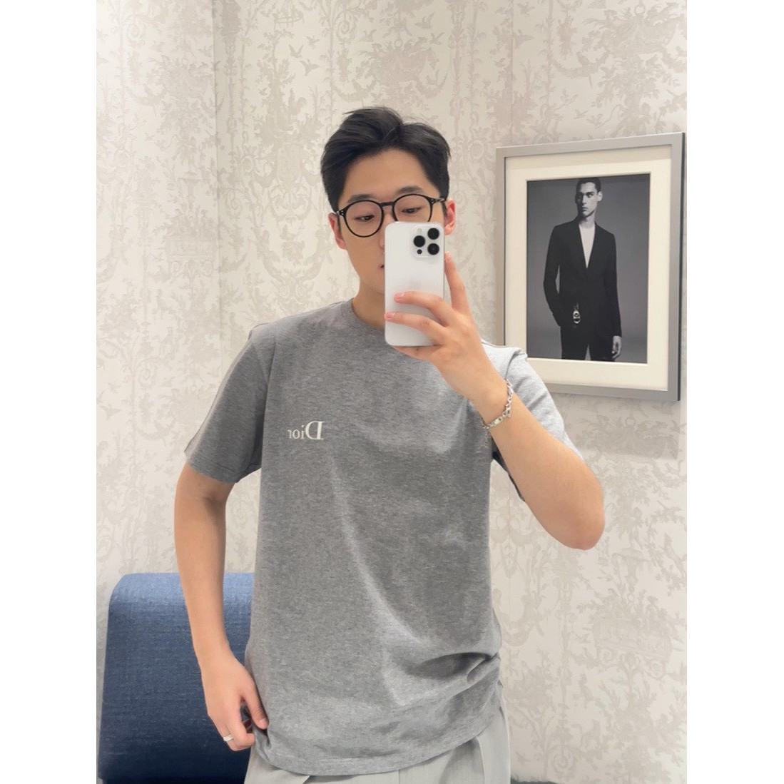 <p>Dior logo刺绣短袖T恤(灰)</p>