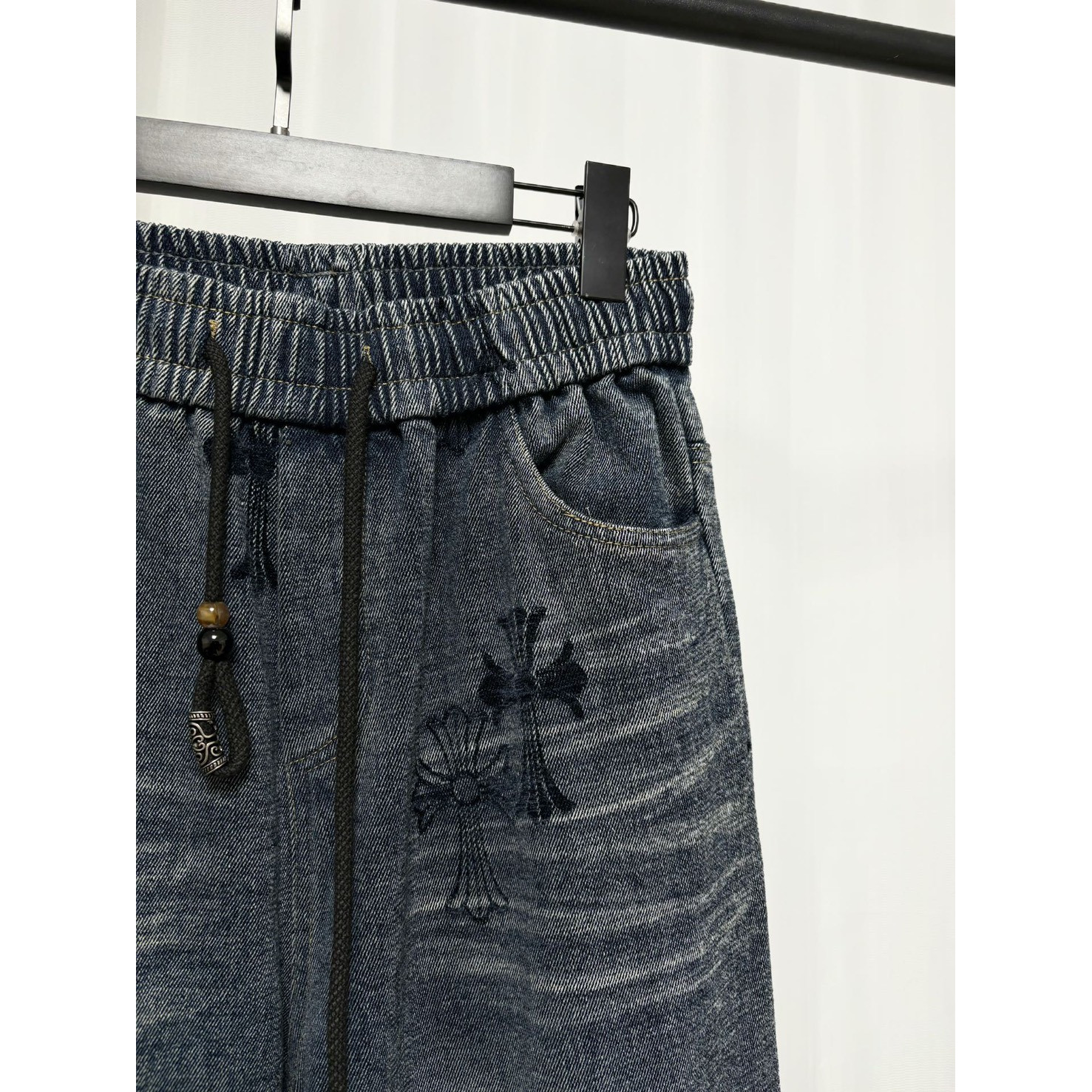 <p>Chrome Hearts 牛仔长裤</p>