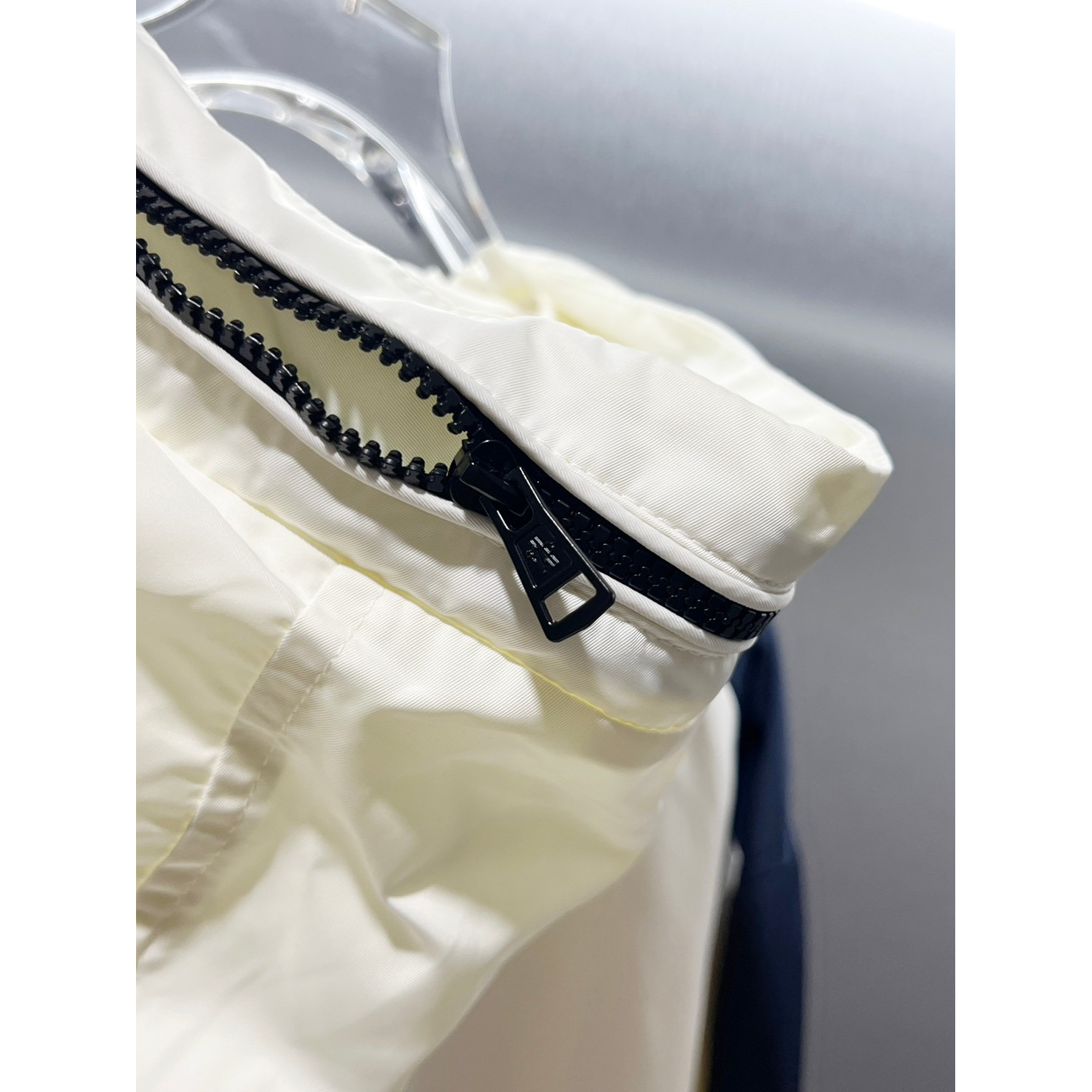 <p>MONCLER&nbsp;夹克外套</p>
