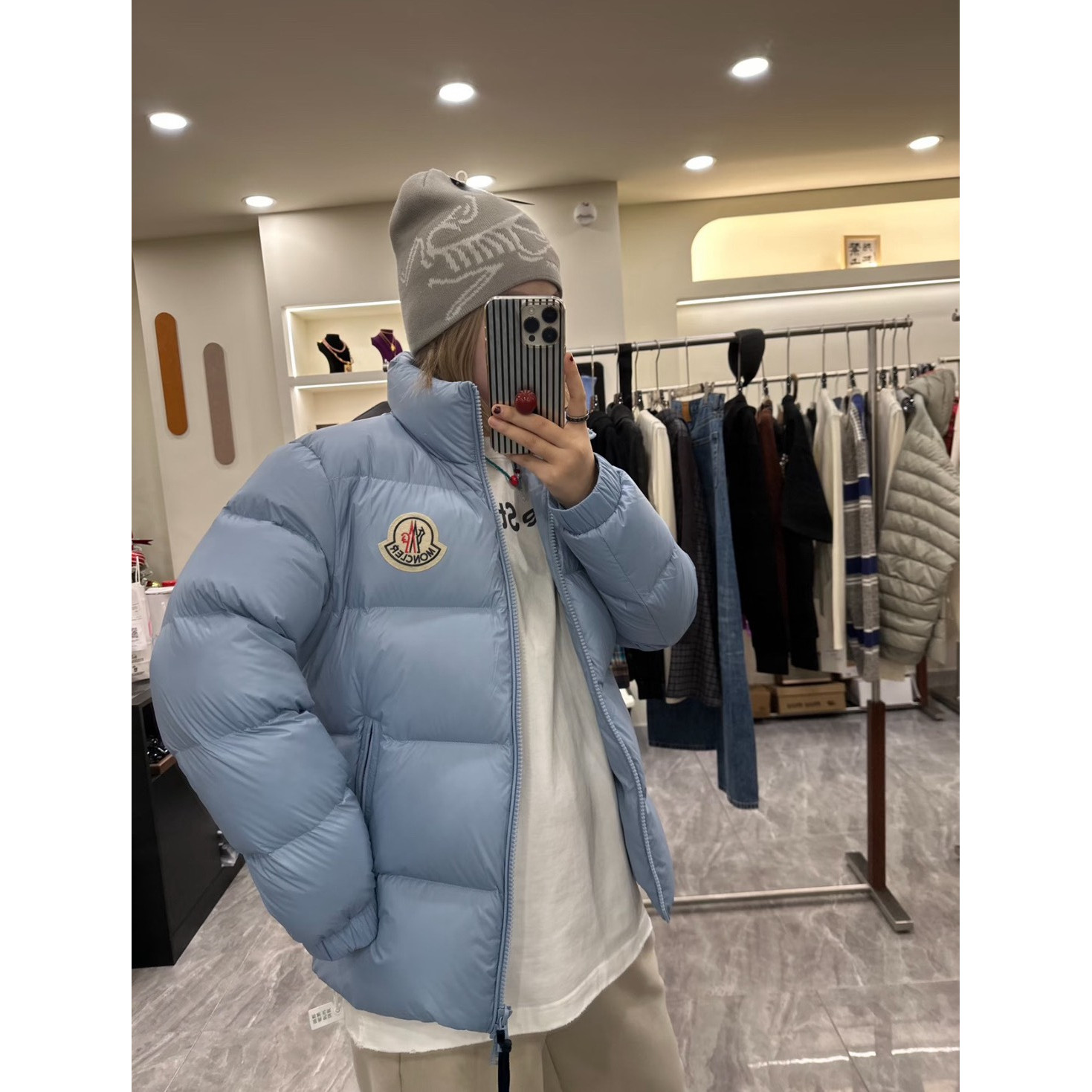 <p>Moncler 短款男士羽绒服 (天藍)</p>