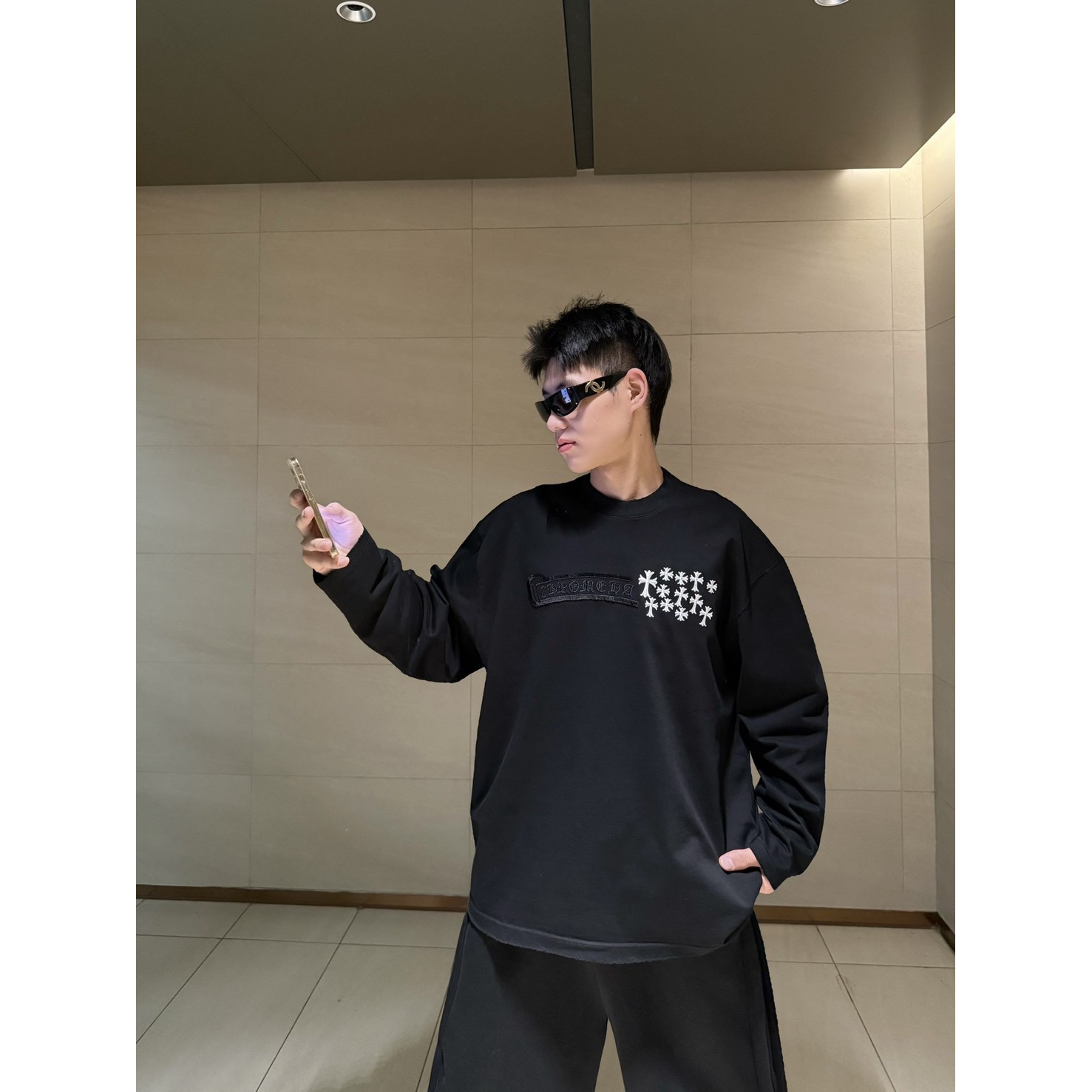<p>CHROME HEARTS&nbsp;长袖T恤(黑B02)</p>

<p>&nbsp;</p>