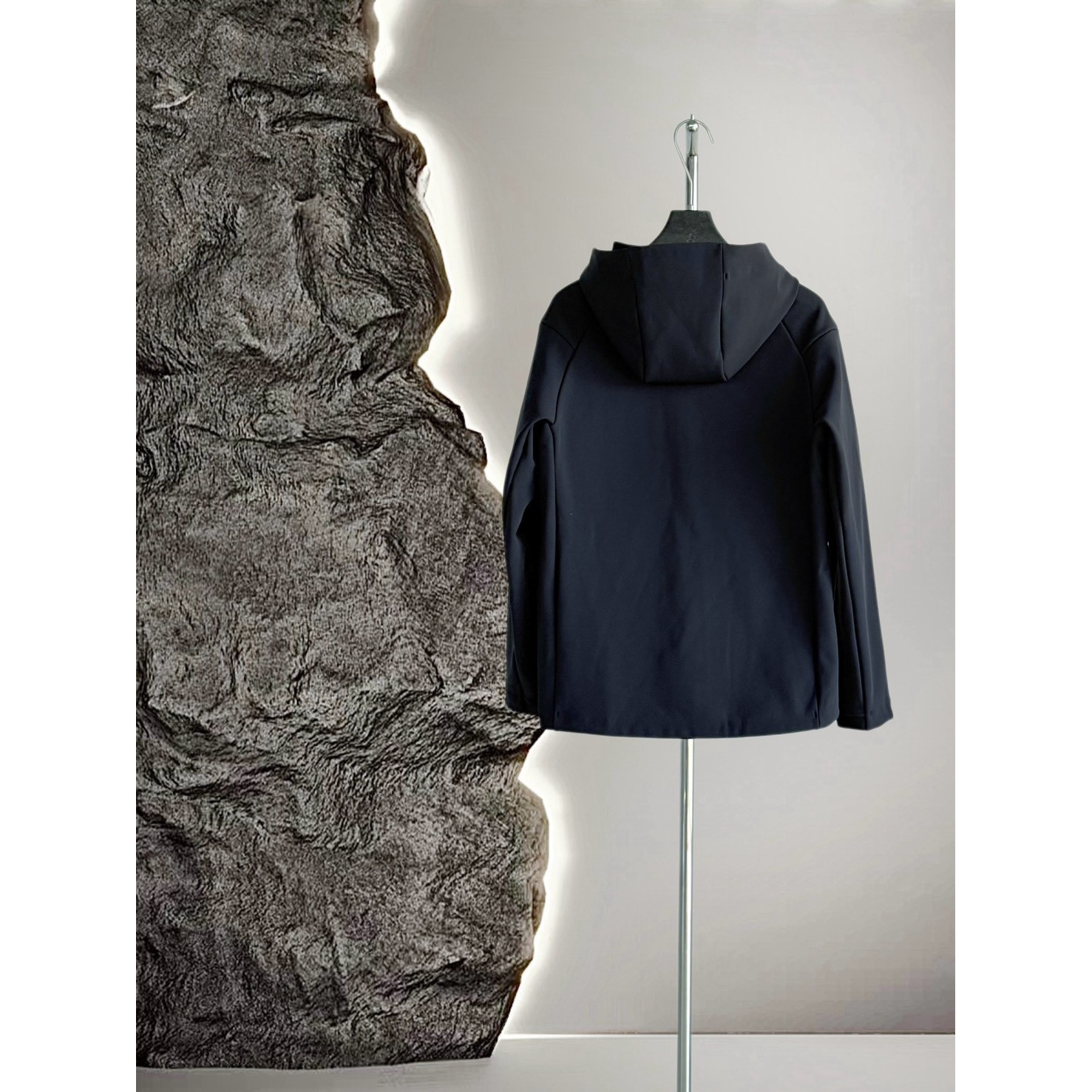 <p>KOLON SPORT 软壳加薄绒冲锋衣(藏青)</p>