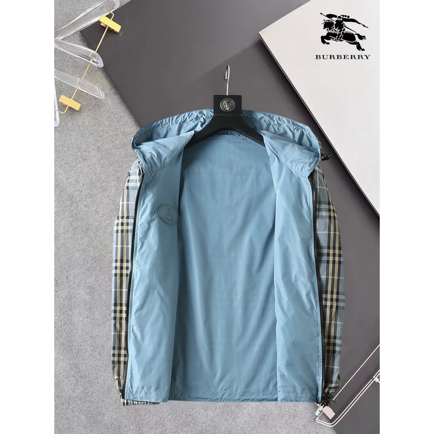 <p>BURBERRY 夹克外套(时尚设计师款)(天藍)</p>