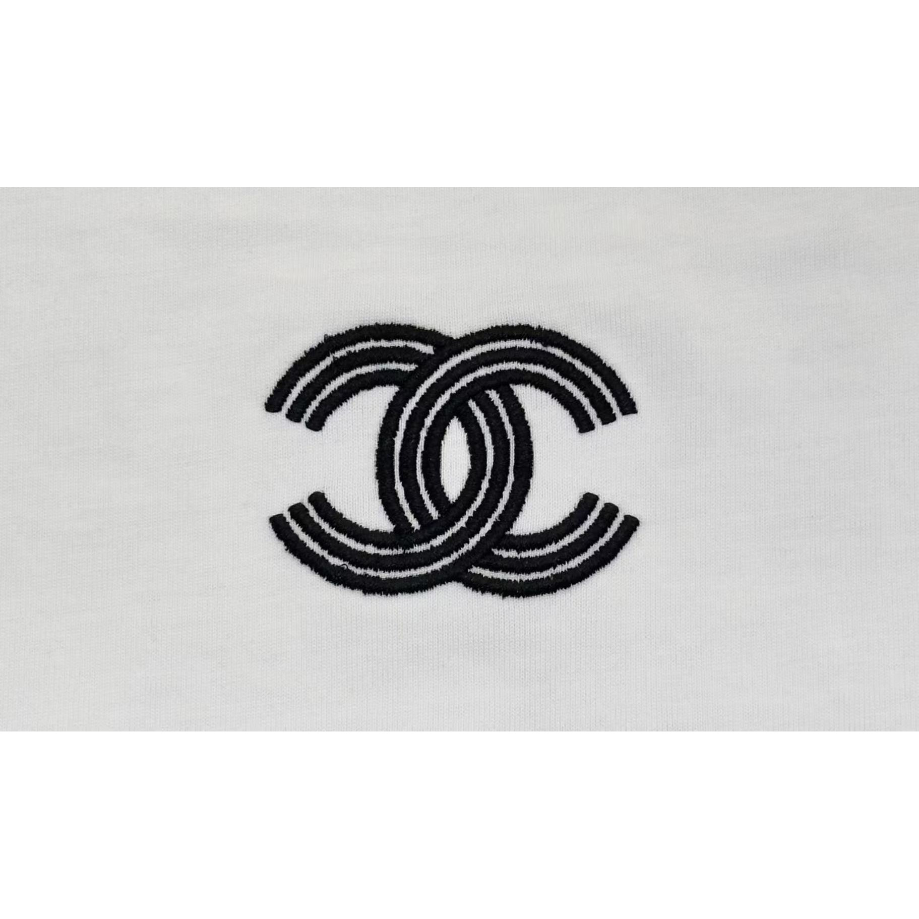 <p>CHANEL 长袖卫衣T恤(白)</p>