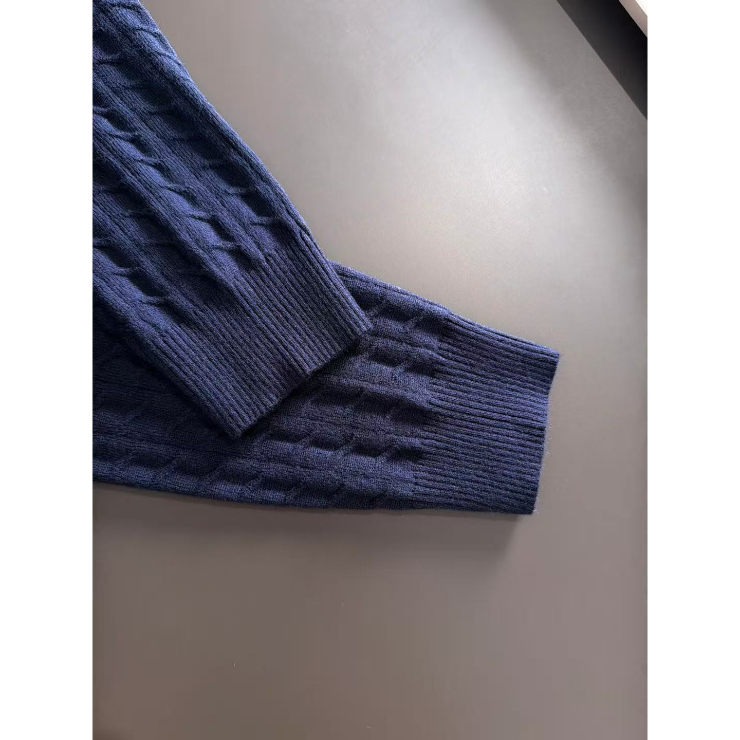 <p>GUCCI&nbsp;秋冬官网最新毛衣(藍)</p>
