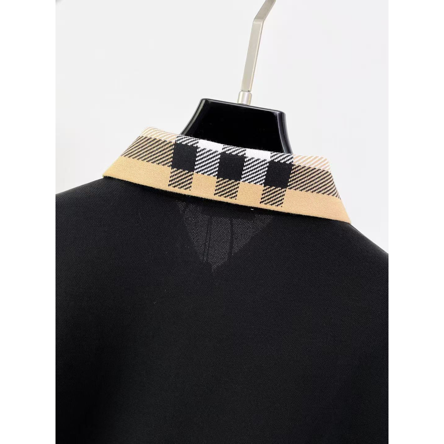<p>BURBERRY 长袖Polo衫(黑)</p>