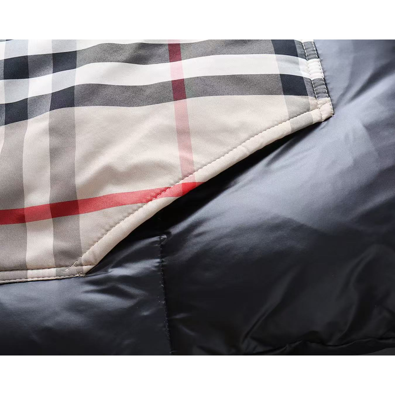 <p>BURBERRY 新款羽绒服(卡其)</p>