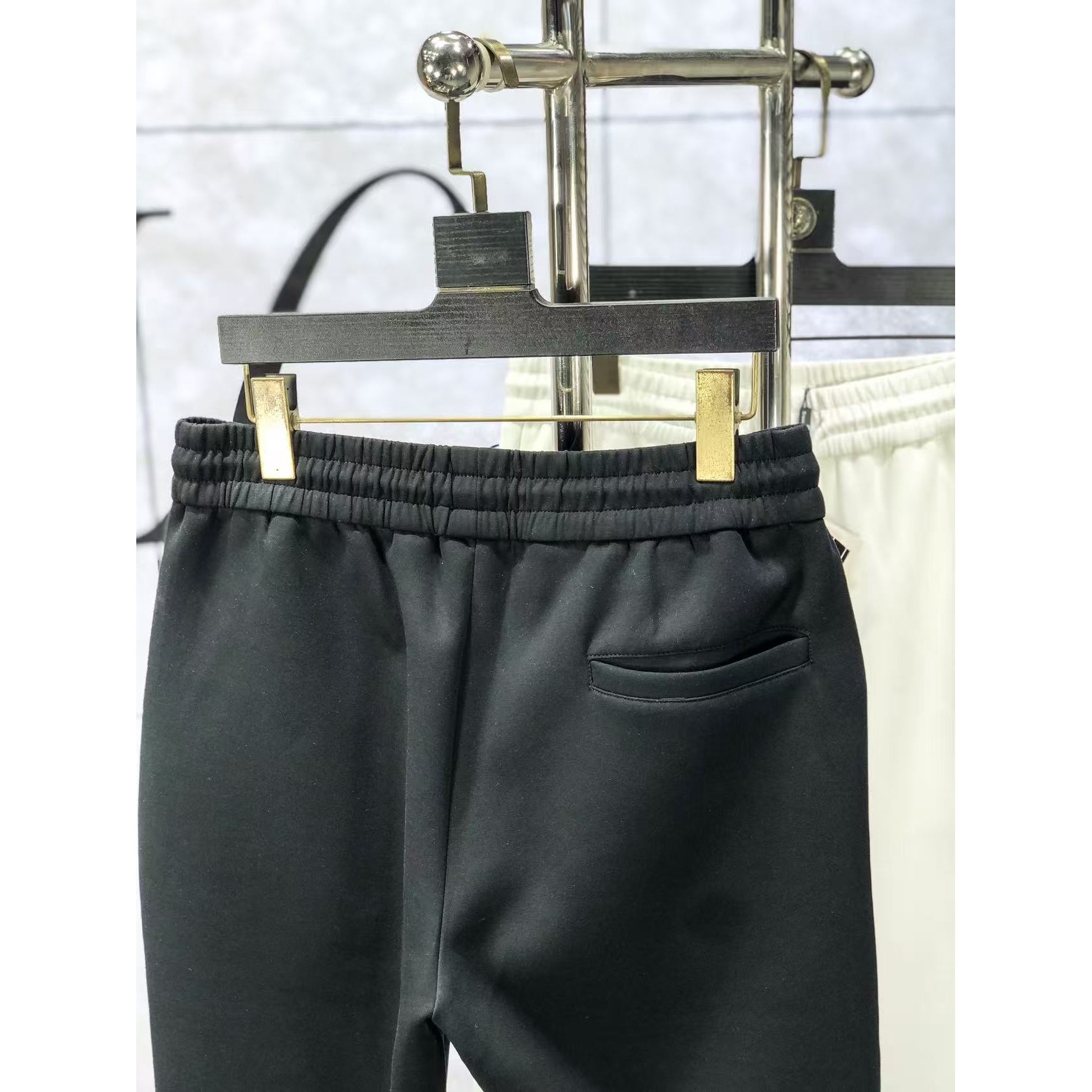 <p>Ermenegildo Zegna&nbsp;高品质时尚休闲裤(782949)</p>